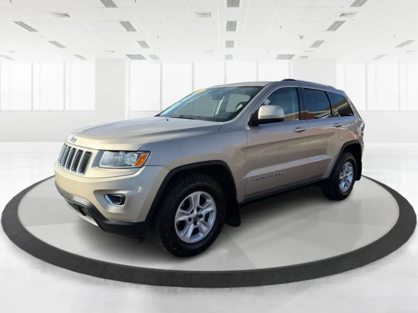 2014 Jeep Grand Cherokee Laredo (1C4RJFAG0EC) with an 3.6L V-6 DOHC engine, located at 1184 Kauffman Ave, Fairborn, OH, 45324, (937) 908-9800, 39.807072, -84.030914 - ### Conquer Every Adventure with the 2014 Jeep Grand Cherokee Laredo Ideal for Every Lifestyle!<br /> <br /> Are you ready to elevate your driving experience? Whether you're navigating the hustle and bustle of city life in Riverside, OH, or embarking on thrilling weekend getaways, the 2014 Jeep Gra - Photo#8