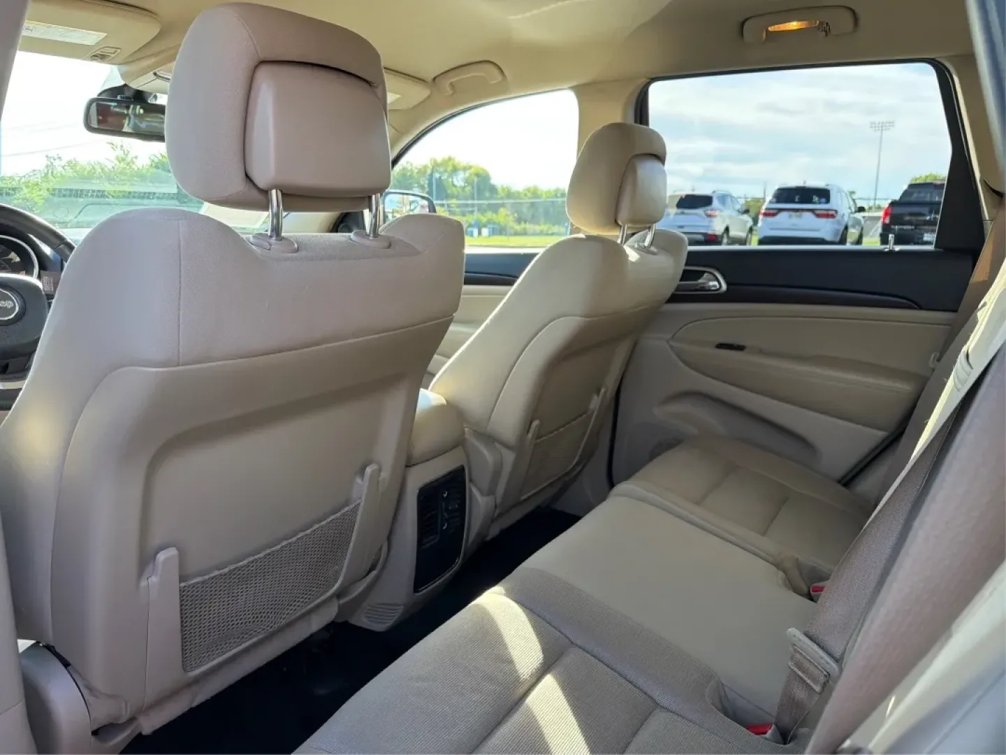 2014 Jeep Grand Cherokee Laredo (1C4RJFAG0EC) with an 3.6L V-6 DOHC engine, located at 1184 Kauffman Ave, Fairborn, OH, 45324, (937) 908-9800, 39.807072, -84.030914 - ### Conquer Every Adventure with the 2014 Jeep Grand Cherokee Laredo Ideal for Every Lifestyle!<br /> <br /> Are you ready to elevate your driving experience? Whether you're navigating the hustle and bustle of city life in Riverside, OH, or embarking on thrilling weekend getaways, the 2014 Jeep Gra - Photo#10