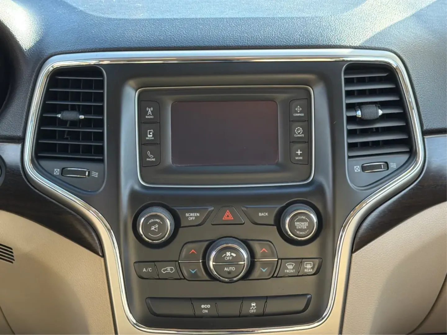 2014 Jeep Grand Cherokee Laredo (1C4RJFAG0EC) with an 3.6L V-6 DOHC engine, located at 1184 Kauffman Ave, Fairborn, OH, 45324, (937) 908-9800, 39.807072, -84.030914 - ### Conquer Every Adventure with the 2014 Jeep Grand Cherokee Laredo Ideal for Every Lifestyle!<br /> <br /> Are you ready to elevate your driving experience? Whether you're navigating the hustle and bustle of city life in Riverside, OH, or embarking on thrilling weekend getaways, the 2014 Jeep Gra - Photo#13