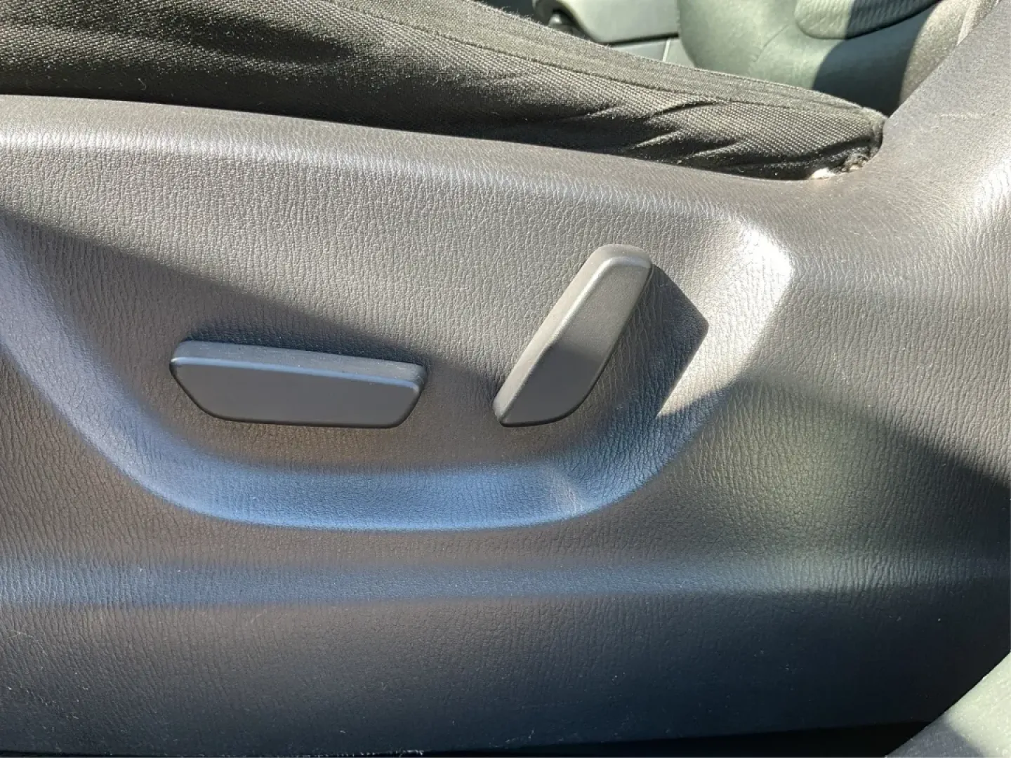 2014 Mazda CX-5 Touring AWD (JM3KE4CY2E0) with an 2.5L L4 DOHC 16V engine, 6-Speed Automatic transmission, located at 880 E. National Road, Vandalia, OH, 45377, (937) 908-9800, 39.891918, -84.183594 - **Explore the Open Road in the 2014 Mazda CX-5 Touring AWD from Advantage Car and Credit - Troy!**<br /> <br /> Are you ready to elevate your driving experience? Whether you're a growing family seeking a reliable SUV for weekend adventures, a commuter looking for comfort on long drives, or a budget- - Photo#17