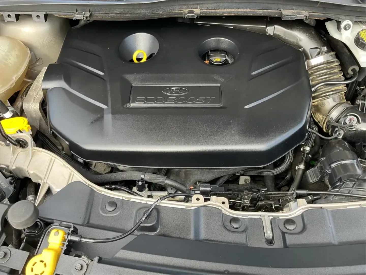 2018 Ford Escape Titanium FWD (1FMCU0J99JU) with an 2.0L L4 DOHC 16V engine, 6-Speed Automatic transmission, located at 1230 East Main St, Xenia, OH, 45385, (937) 908-9800, 39.688026, -83.910172 - Experience the perfect blend of style and practicality with the 2018 Ford Escape Titanium, now available at Advantage Car and Credit in Xenia, OH. This SUV is not just a vehicle; it's your ticket to adventure, whether you're navigating the bustling streets of downtown Xenia or embarking on a weekend - Photo#11