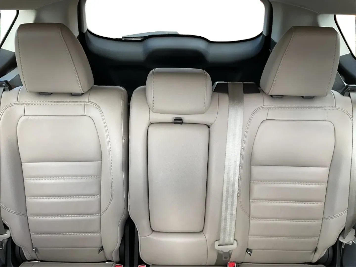 2018 Ford Escape Titanium FWD (1FMCU0J99JU) with an 2.0L L4 DOHC 16V engine, 6-Speed Automatic transmission, located at 1230 East Main St, Xenia, OH, 45385, (937) 908-9800, 39.688026, -83.910172 - Experience the perfect blend of style and practicality with the 2018 Ford Escape Titanium, now available at Advantage Car and Credit in Xenia, OH. This SUV is not just a vehicle; it's your ticket to adventure, whether you're navigating the bustling streets of downtown Xenia or embarking on a weekend - Photo#14