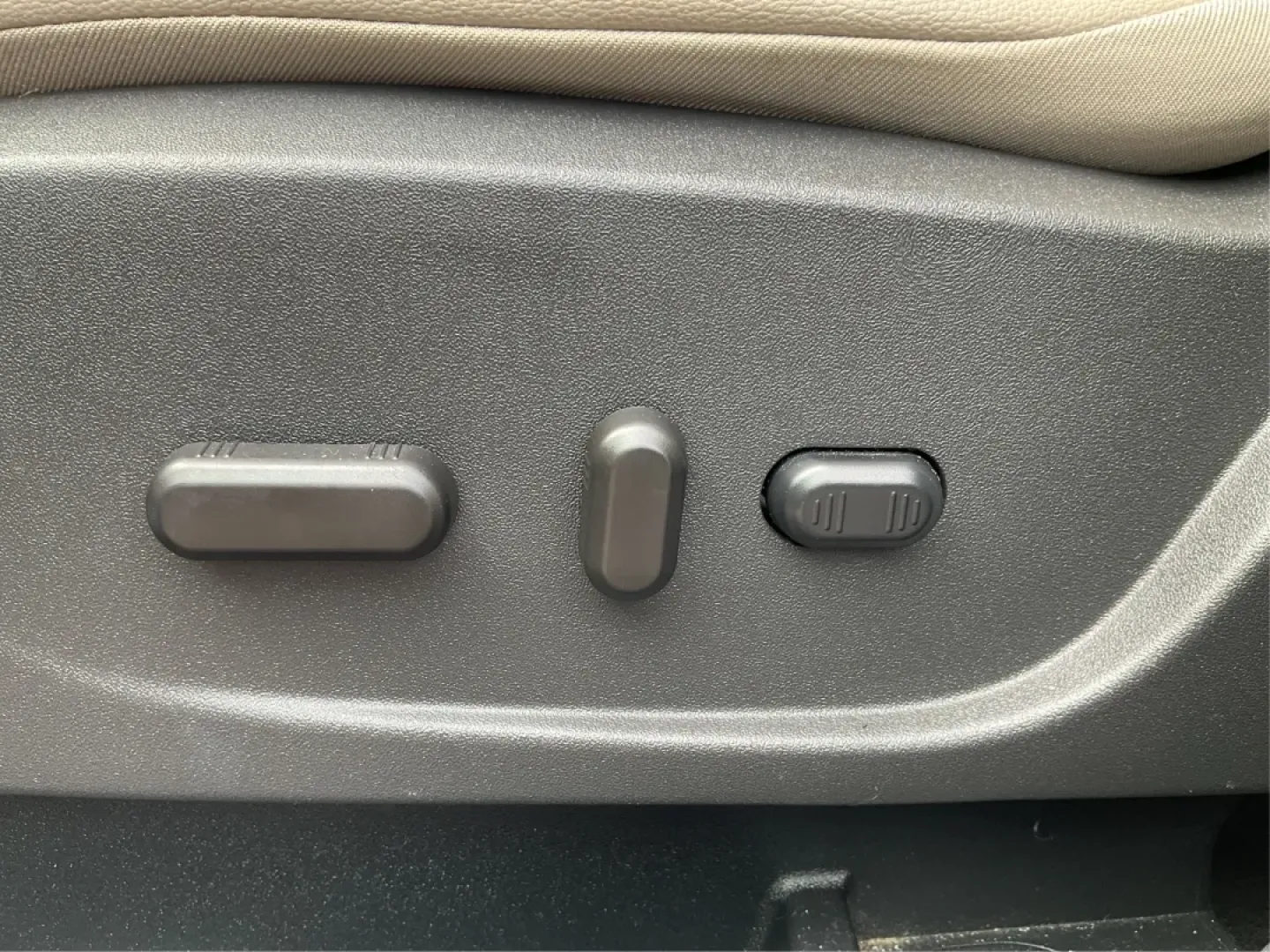 2018 Ford Escape Titanium FWD (1FMCU0J99JU) with an 2.0L L4 DOHC 16V engine, 6-Speed Automatic transmission, located at 1230 East Main St, Xenia, OH, 45385, (937) 908-9800, 39.688026, -83.910172 - Experience the perfect blend of style and practicality with the 2018 Ford Escape Titanium, now available at Advantage Car and Credit in Xenia, OH. This SUV is not just a vehicle; it's your ticket to adventure, whether you're navigating the bustling streets of downtown Xenia or embarking on a weekend - Photo#18