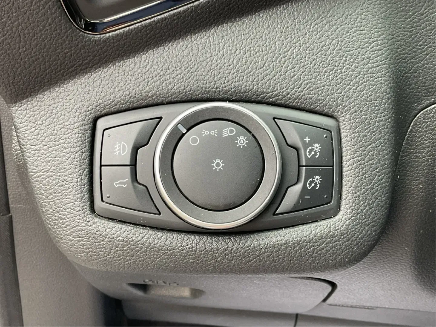 2018 Ford Escape SEL (1FMCU0HD1JU) with an Other engine, located at 1230 East Main St, Xenia, OH, 45385, (937) 908-9800, 39.688026, -83.910172 - **Discover Your Perfect Adventure Companion: 2018 Ford Escape SEL Available at Advantage Car and Credit**<br /> <br /> Are you ready to elevate your family outings or weekend getaways? The 2018 Ford Escape SEL, offered at **Advantage Car and Credit** in **Xenia, OH**, is the ideal vehicle for both u - Photo#17