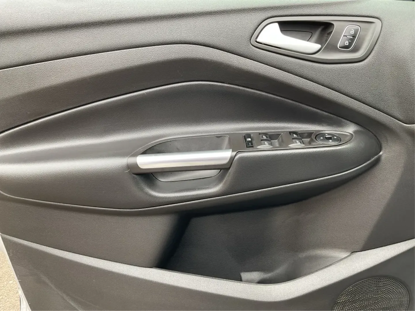 2018 Ford Escape SEL (1FMCU0HD1JU) with an Other engine, located at 1230 East Main St, Xenia, OH, 45385, (937) 908-9800, 39.688026, -83.910172 - **Discover Your Perfect Adventure Companion: 2018 Ford Escape SEL Available at Advantage Car and Credit**<br /> <br /> Are you ready to elevate your family outings or weekend getaways? The 2018 Ford Escape SEL, offered at **Advantage Car and Credit** in **Xenia, OH**, is the ideal vehicle for both u - Photo#19