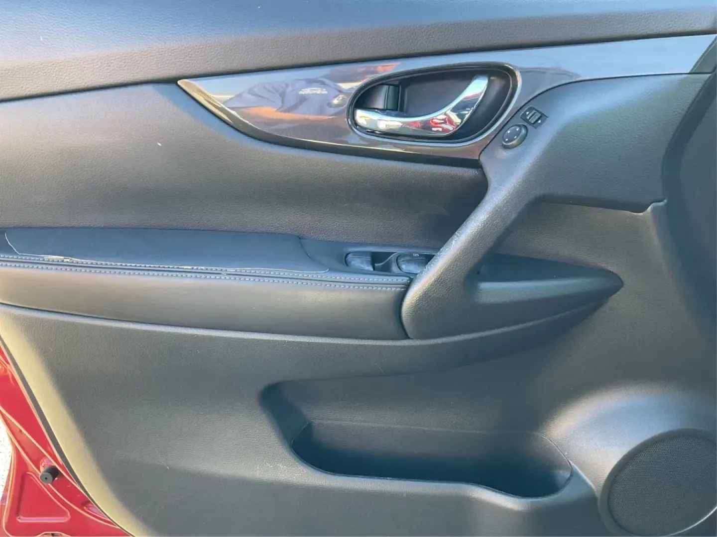 2017 Nissan Rogue SV (JN8AT2MV6HW) with an 2.5L I-4 DOHC engine, located at 4508 South Dixie Dr, Moraine, OH, 45439, (937) 908-9800, 39.689976, -84.218452 - Are you searching for the perfect vehicle to enhance your daily adventures? Look no further! This 2017 Nissan Rogue SV is the ideal SUV for those who crave versatility and comfort, making it a fantastic choice for growing families, weekend warriors, and daily commuters alike. With its spacious inter - Photo#18