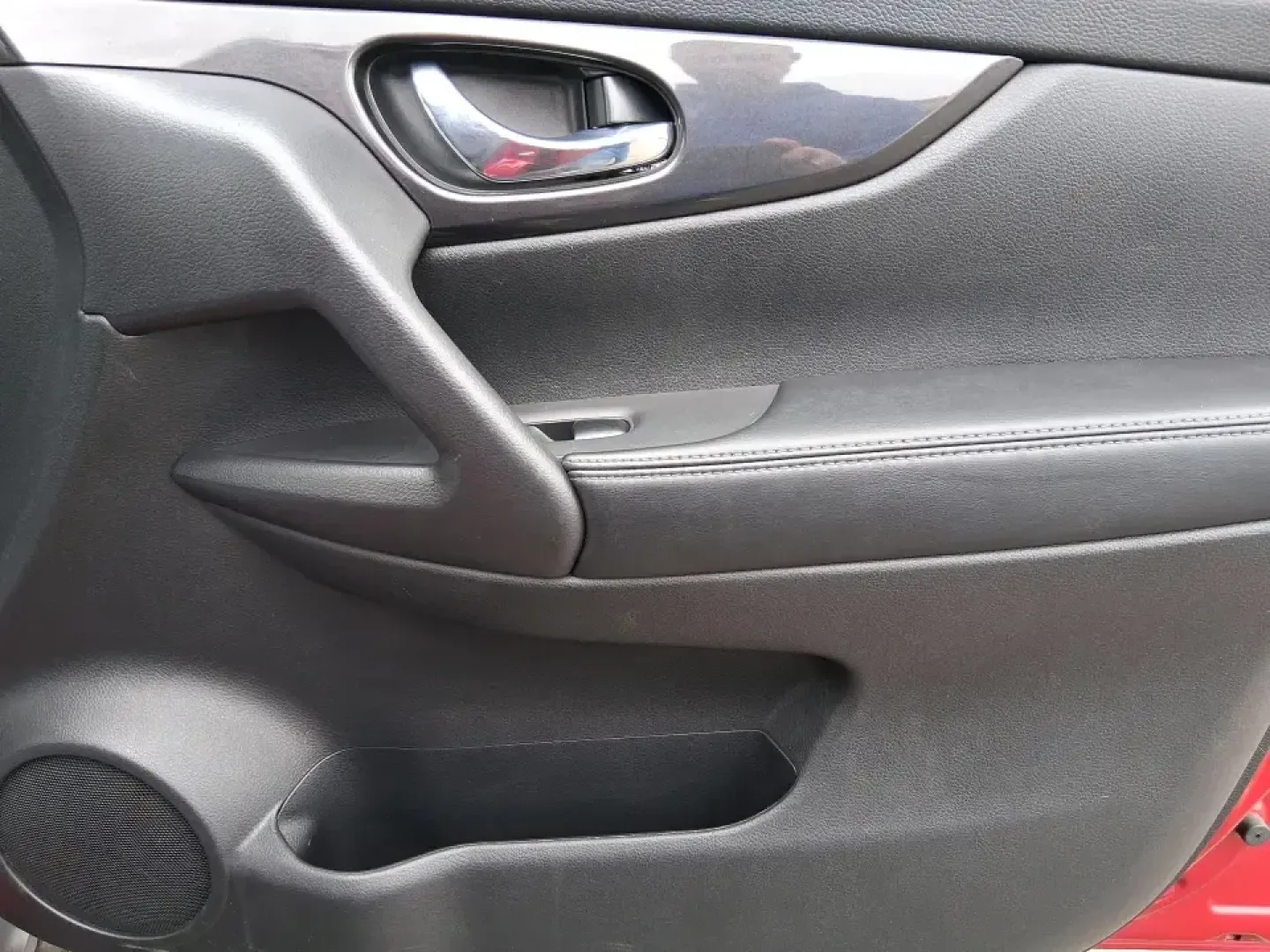 2017 Nissan Rogue SV (JN8AT2MV6HW) with an 2.5L I-4 DOHC engine, CVT transmission, located at 1230 East Main St, Xenia, OH, 45385, (937) 908-9800, 39.688026, -83.910172 - Are you searching for the perfect vehicle to enhance your daily adventures? Look no further! This 2017 Nissan Rogue SV is the ideal SUV for those who crave versatility and comfort, making it a fantastic choice for growing families, weekend warriors, and daily commuters alike. With its spacious inter - Photo#18