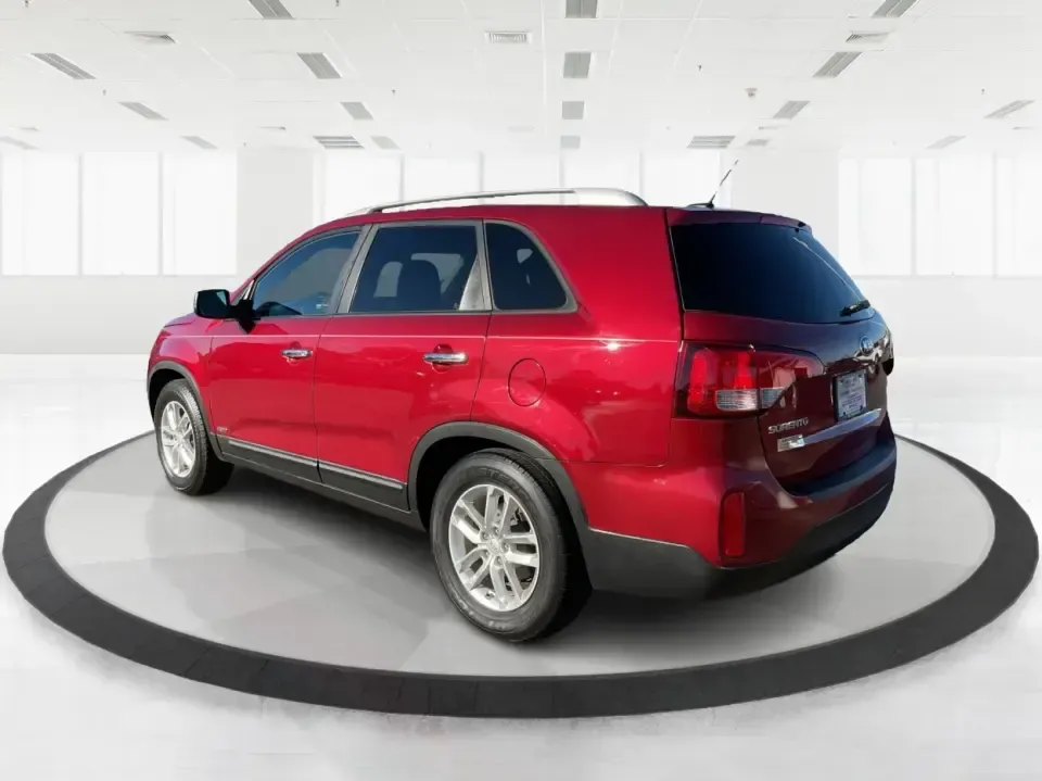 2015 Kia Sorento LX (5XYKTCA66FG) with an 2.4L I-4 gasoline direct injection engine, 6-Speed Automatic transmission, located at 8750 N County Rd 25A, Piqua, OH, 45356, (937) 908-9800, 40.164391, -84.232513 - **Adventure Awaits with the 2015 Kia Sorento LX from Advantage Car and Credit!**<br /> <br /> Are you ready to elevate your family outings or embark on unforgettable weekend adventures? Look no further than this stunning **2015 Kia Sorento LX**! With its striking Remington Red Metallic exterior and - Photo#4