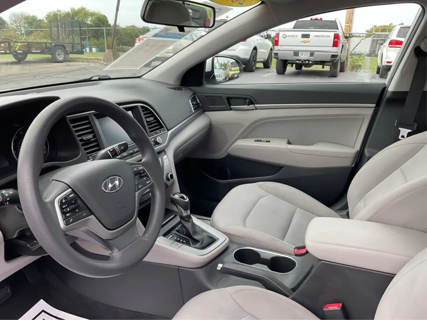 2017 Hyundai Elantra SE (5NPD84LF2HH) with an Nu 2L I-4 DOHC engine, located at 8750 N County Rd 25A, Piqua, OH, 45356, (937) 908-9800, 40.164391, -84.232513 - Discover your next adventure with the 2017 Hyundai Elantra SE, available now at Advantage Car and Credit - Piqua! This stylish sedan is perfect for budget-conscious buyers looking for a reliable vehicle that effortlessly blends comfort, performance, and technology. Whether you're commuting to work, - Photo#9