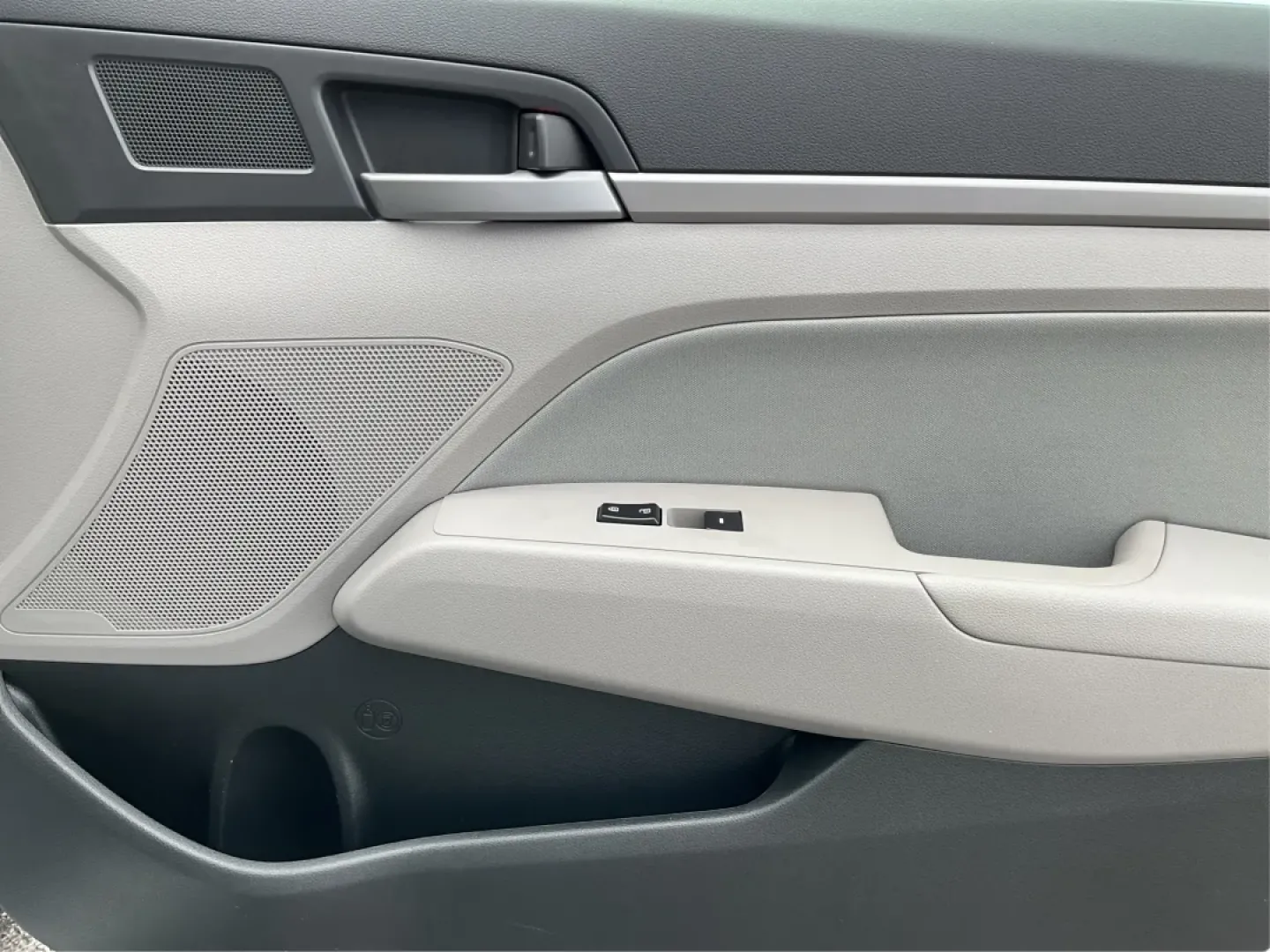 2017 Hyundai Elantra SE (5NPD84LF2HH) with an Nu 2L I-4 DOHC engine, located at 8750 N County Rd 25A, Piqua, OH, 45356, (937) 908-9800, 40.164391, -84.232513 - Discover your next adventure with the 2017 Hyundai Elantra SE, available now at Advantage Car and Credit - Piqua! This stylish sedan is perfect for budget-conscious buyers looking for a reliable vehicle that effortlessly blends comfort, performance, and technology. Whether you're commuting to work, - Photo#18