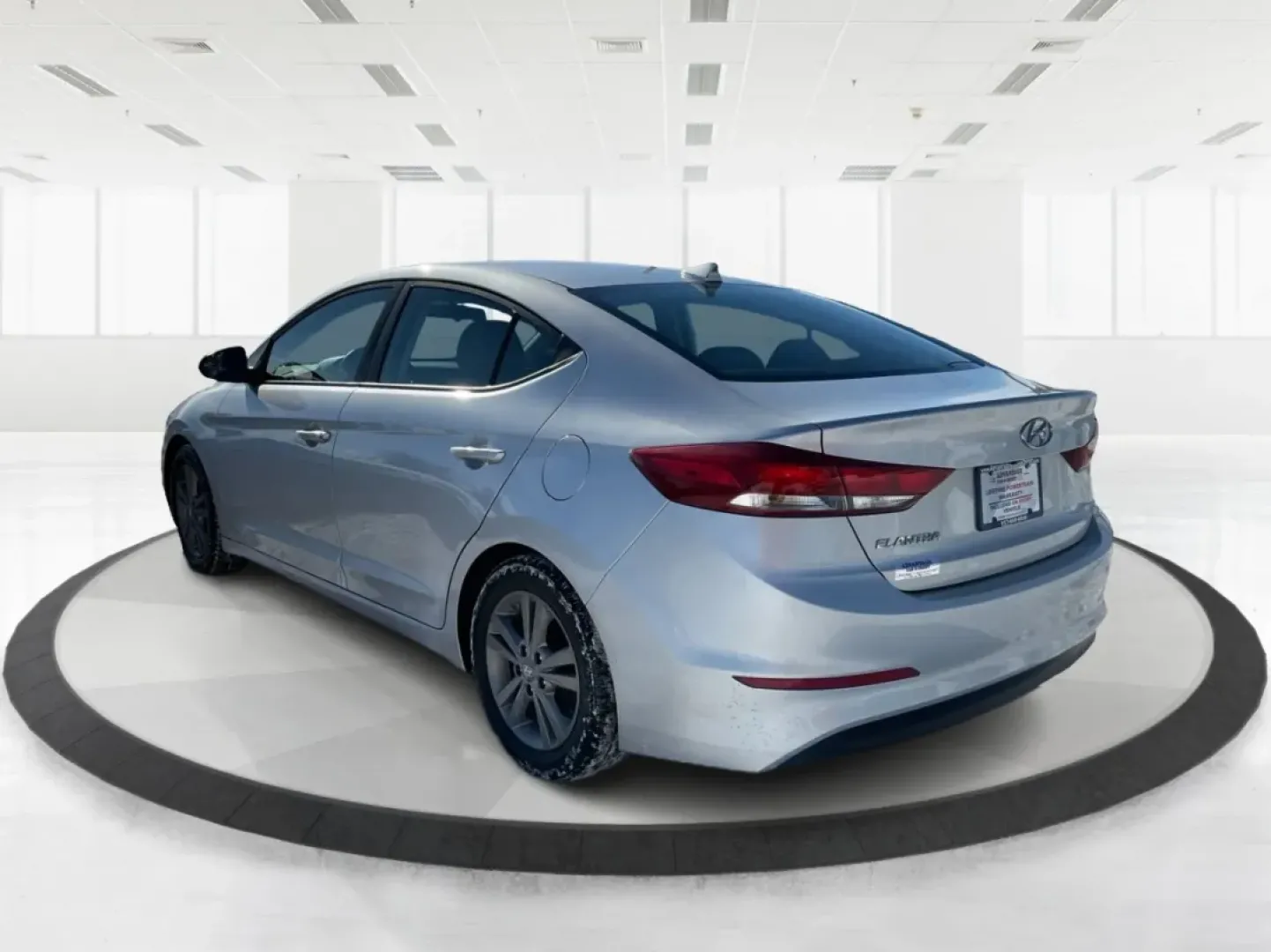 2017 Hyundai Elantra SE (5NPD84LF2HH) with an Nu 2L I-4 DOHC engine, 6A transmission, located at 1230 East Main St, Xenia, OH, 45385, (937) 908-9800, 39.688026, -83.910172 - Discover your next adventure with the 2017 Hyundai Elantra SE, available now at Advantage Car and Credit - Piqua! This stylish sedan is perfect for budget-conscious buyers looking for a reliable vehicle that effortlessly blends comfort, performance, and technology. Whether you're commuting to work, - Photo#4