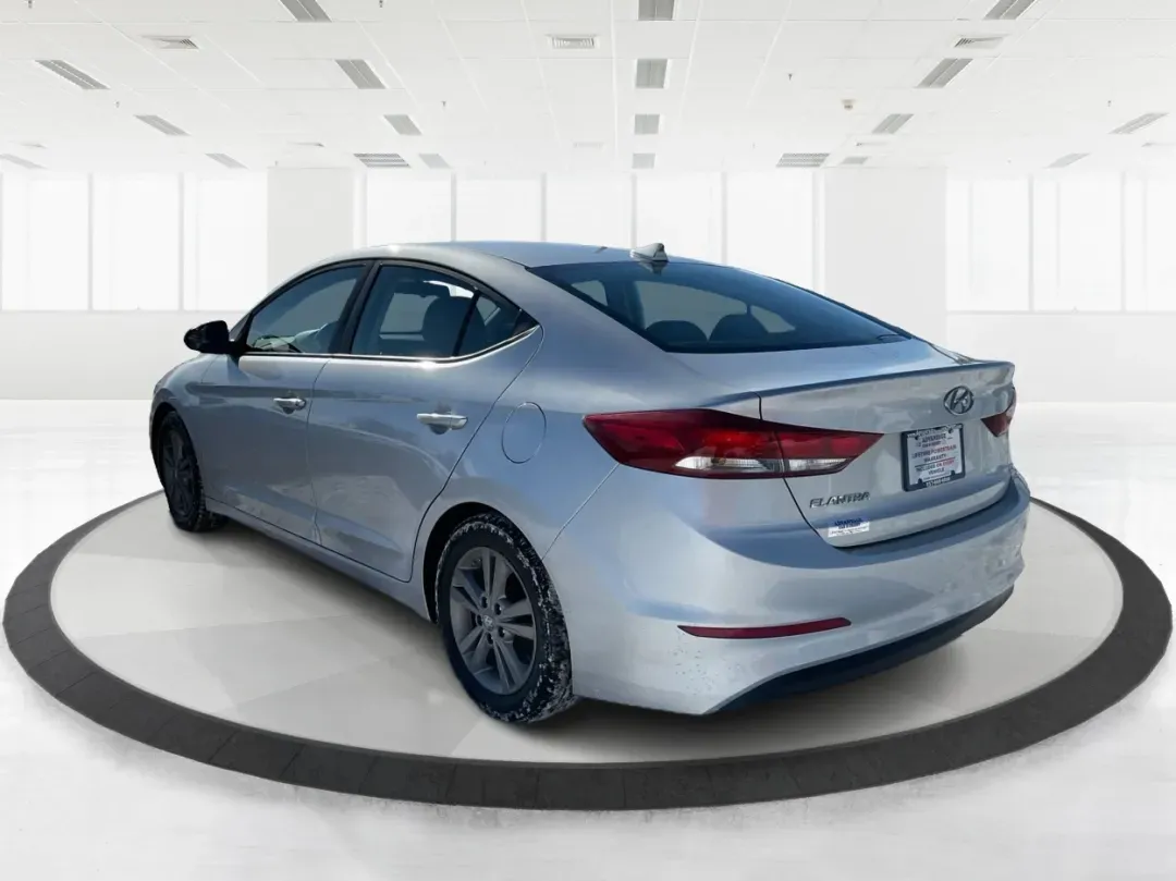 2017 Hyundai Elantra SE (5NPD84LF2HH) with an Nu 2L I-4 DOHC engine, located at 1230 East Main St, Xenia, OH, 45385, (937) 908-9800, 39.688026, -83.910172 - Discover your next adventure with the 2017 Hyundai Elantra SE, available now at Advantage Car and Credit - Piqua! This stylish sedan is perfect for budget-conscious buyers looking for a reliable vehicle that effortlessly blends comfort, performance, and technology. Whether you're commuting to work, - Photo#4