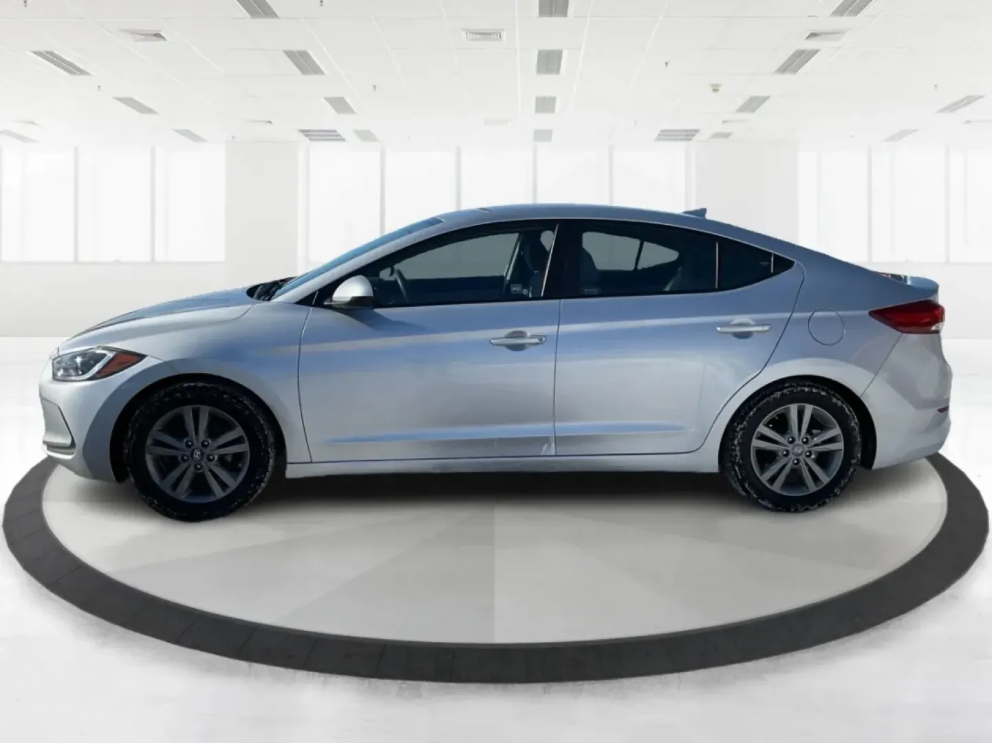 2017 Hyundai Elantra SE (5NPD84LF2HH) with an Nu 2L I-4 DOHC engine, 6A transmission, located at 1230 East Main St, Xenia, OH, 45385, (937) 908-9800, 39.688026, -83.910172 - Discover your next adventure with the 2017 Hyundai Elantra SE, available now at Advantage Car and Credit - Piqua! This stylish sedan is perfect for budget-conscious buyers looking for a reliable vehicle that effortlessly blends comfort, performance, and technology. Whether you're commuting to work, - Photo#5