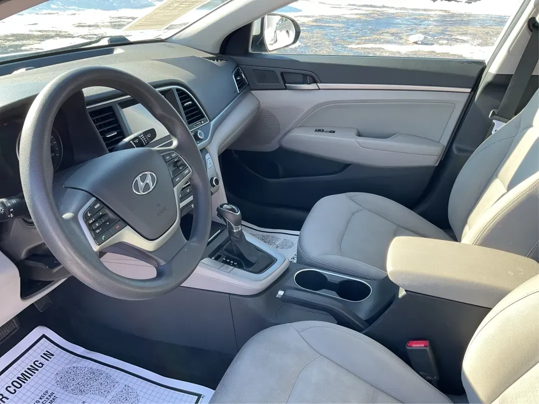 2017 Hyundai Elantra SE (5NPD84LF2HH) with an Nu 2L I-4 DOHC engine, located at 1230 East Main St, Xenia, OH, 45385, (937) 908-9800, 39.688026, -83.910172 - Discover your next adventure with the 2017 Hyundai Elantra SE, available now at Advantage Car and Credit - Piqua! This stylish sedan is perfect for budget-conscious buyers looking for a reliable vehicle that effortlessly blends comfort, performance, and technology. Whether you're commuting to work, - Photo#9