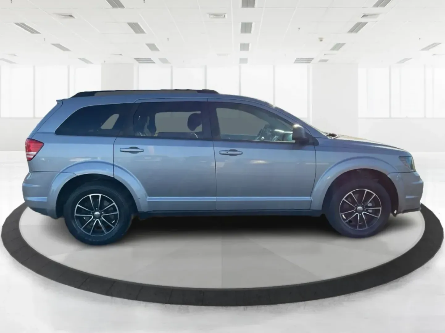 2017 Dodge Journey SE (3C4PDCAB3HT) with an Tigershark MultiAir 2.4L I-4 DOHC engine, located at 4508 South Dixie Dr, Moraine, OH, 45439, (937) 908-9800, 39.689976, -84.218452 - **Elevate Your Adventures with the 2017 Dodge Journey SE Perfect for Family Outings and Weekend Getaways!**<br /> <br /> At Advantage Car and Credit in Moraine, OH, we understand that life is all about making memories, whether it's a family road trip to the nearby Dayton Aviation Heritage National - Photo#1