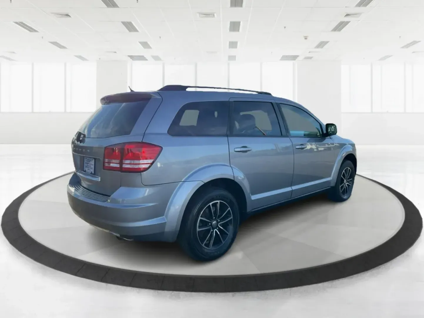 2017 Dodge Journey SE (3C4PDCAB3HT) with an Tigershark MultiAir 2.4L I-4 DOHC engine, located at 4508 South Dixie Dr, Moraine, OH, 45439, (937) 908-9800, 39.689976, -84.218452 - **Elevate Your Adventures with the 2017 Dodge Journey SE Perfect for Family Outings and Weekend Getaways!**<br /> <br /> At Advantage Car and Credit in Moraine, OH, we understand that life is all about making memories, whether it's a family road trip to the nearby Dayton Aviation Heritage National - Photo#2