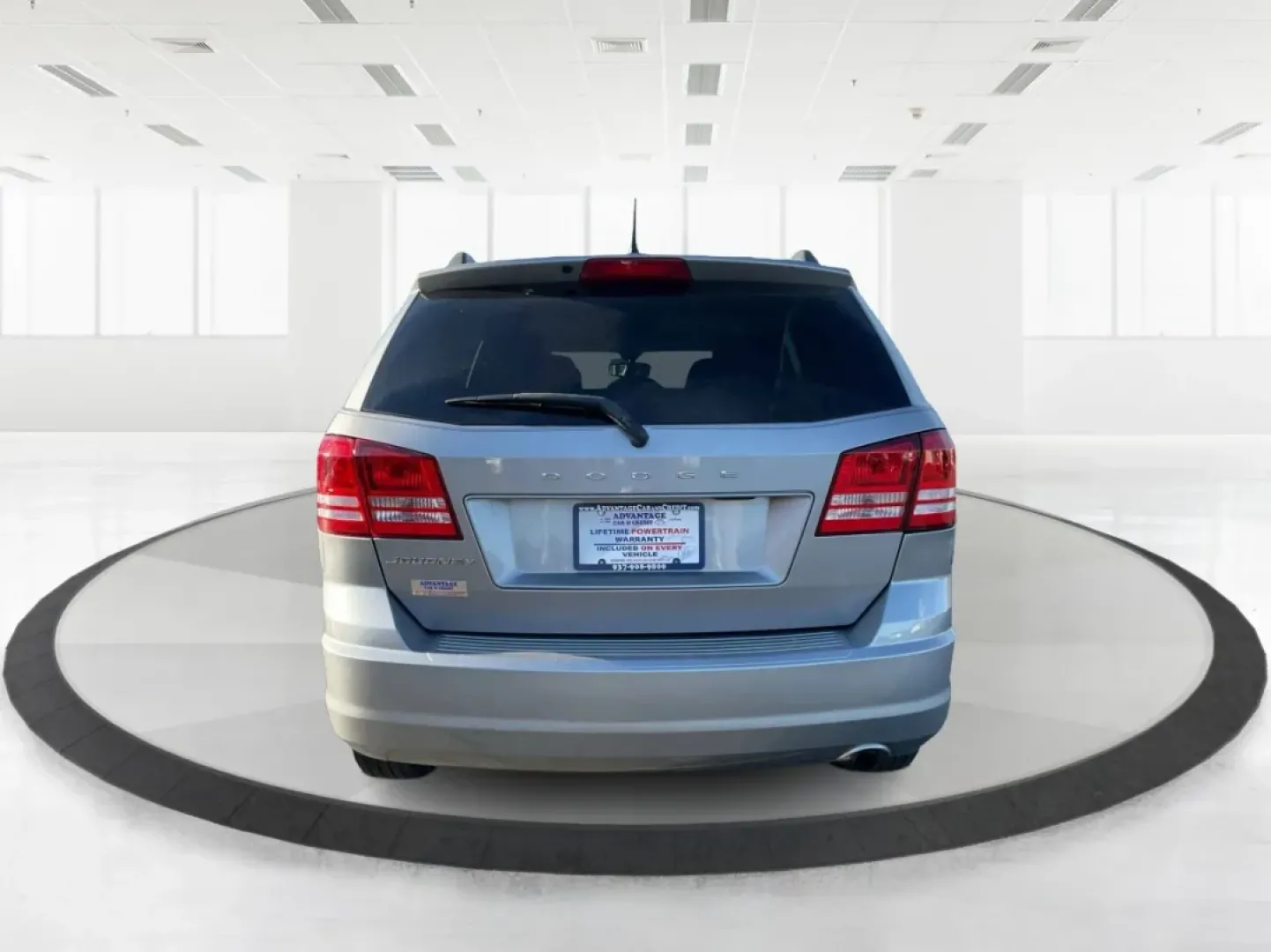 2017 Dodge Journey SE (3C4PDCAB3HT) with an Tigershark MultiAir 2.4L I-4 DOHC engine, located at 4508 South Dixie Dr, Moraine, OH, 45439, (937) 908-9800, 39.689976, -84.218452 - **Elevate Your Adventures with the 2017 Dodge Journey SE Perfect for Family Outings and Weekend Getaways!**<br /> <br /> At Advantage Car and Credit in Moraine, OH, we understand that life is all about making memories, whether it's a family road trip to the nearby Dayton Aviation Heritage National - Photo#3