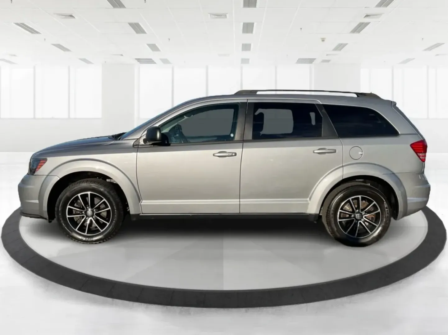 2017 Dodge Journey SE (3C4PDCAB3HT) with an Tigershark MultiAir 2.4L I-4 DOHC engine, located at 4508 South Dixie Dr, Moraine, OH, 45439, (937) 908-9800, 39.689976, -84.218452 - **Elevate Your Adventures with the 2017 Dodge Journey SE Perfect for Family Outings and Weekend Getaways!**<br /> <br /> At Advantage Car and Credit in Moraine, OH, we understand that life is all about making memories, whether it's a family road trip to the nearby Dayton Aviation Heritage National - Photo#5