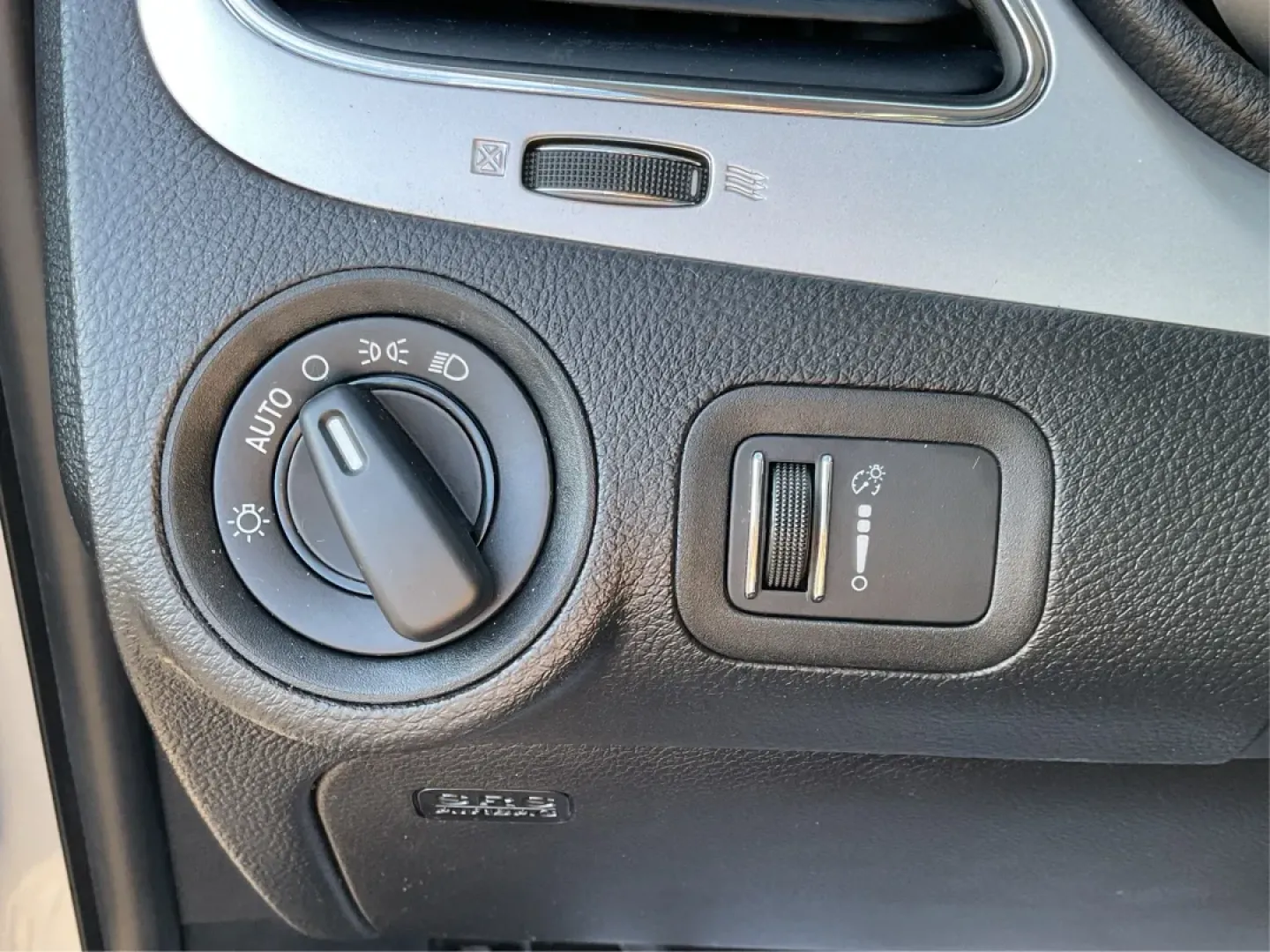 2017 Dodge Journey SE (3C4PDCAB3HT) with an Tigershark MultiAir 2.4L I-4 DOHC engine, located at 4508 South Dixie Dr, Moraine, OH, 45439, (937) 908-9800, 39.689976, -84.218452 - **Elevate Your Adventures with the 2017 Dodge Journey SE Perfect for Family Outings and Weekend Getaways!**<br /> <br /> At Advantage Car and Credit in Moraine, OH, we understand that life is all about making memories, whether it's a family road trip to the nearby Dayton Aviation Heritage National - Photo#16