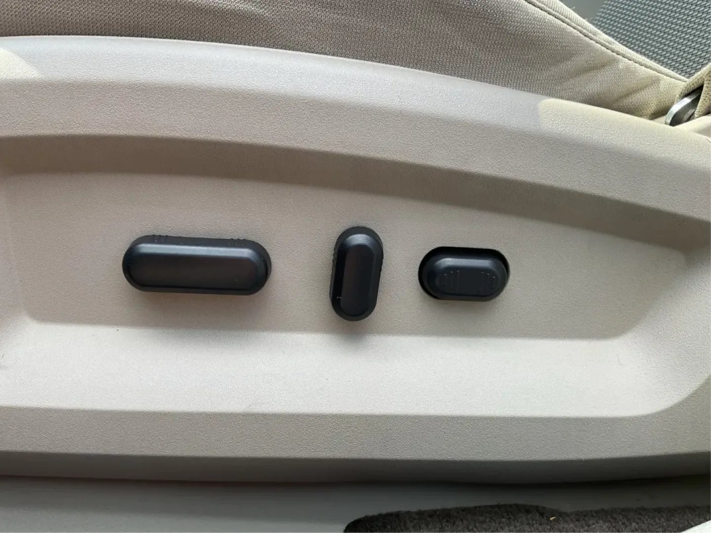 2013 Ford Edge SEL (2FMDK3JC0DB) with an Other engine, located at 1184 Kauffman Ave, Fairborn, OH, 45324, (937) 908-9800, 39.807072, -84.030914 - **Explore New Horizons with the 2013 Ford Edge SEL Your Adventure Awaits!**<br /> <br /> Are you ready to elevate your daily commute or embark on weekend adventures with friends and family? The 2013 Ford Edge SEL is the versatile SUV that perfectly balances style, comfort, and capability, making it - Photo#18