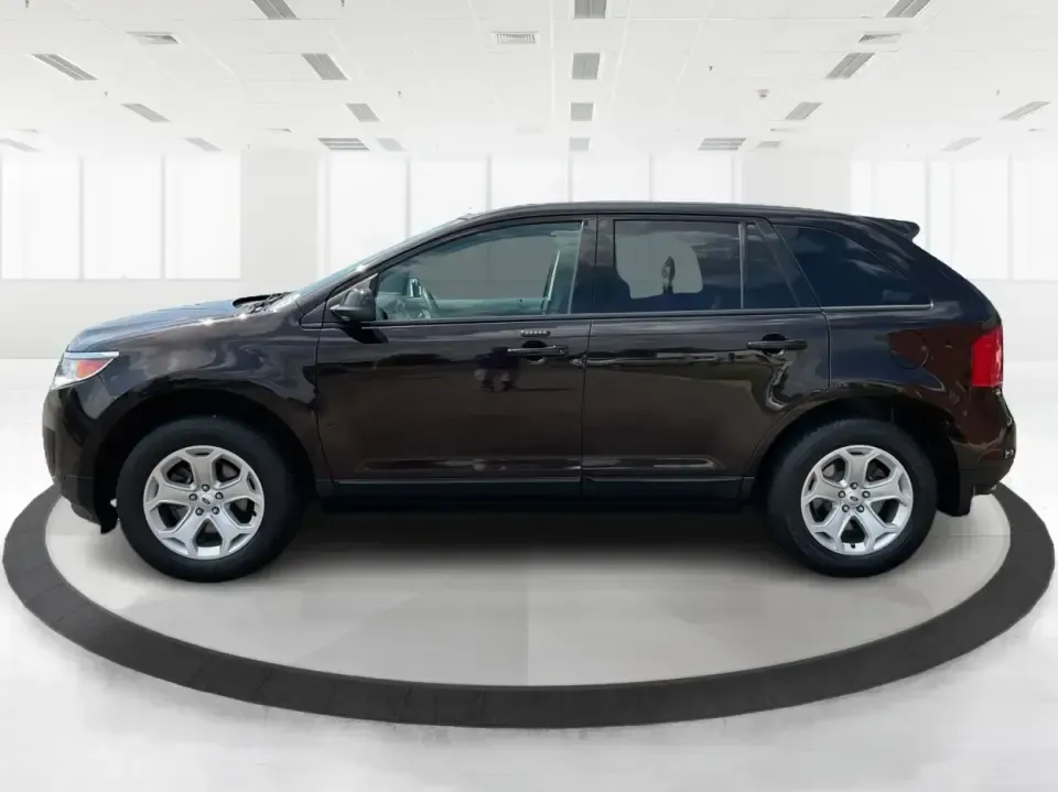 2013 Ford Edge SEL (2FMDK3JC0DB) with an 3.5L V6 DOHC 24V engine, 6-Speed Automatic transmission, located at 880 E. National Road, Vandalia, OH, 45377, (937) 908-9800, 39.891918, -84.183594 - **Explore New Horizons with the 2013 Ford Edge SEL Your Adventure Awaits!**<br /> <br /> Are you ready to elevate your daily commute or embark on weekend adventures with friends and family? The 2013 Ford Edge SEL is the versatile SUV that perfectly balances style, comfort, and capability, making it - Photo#5