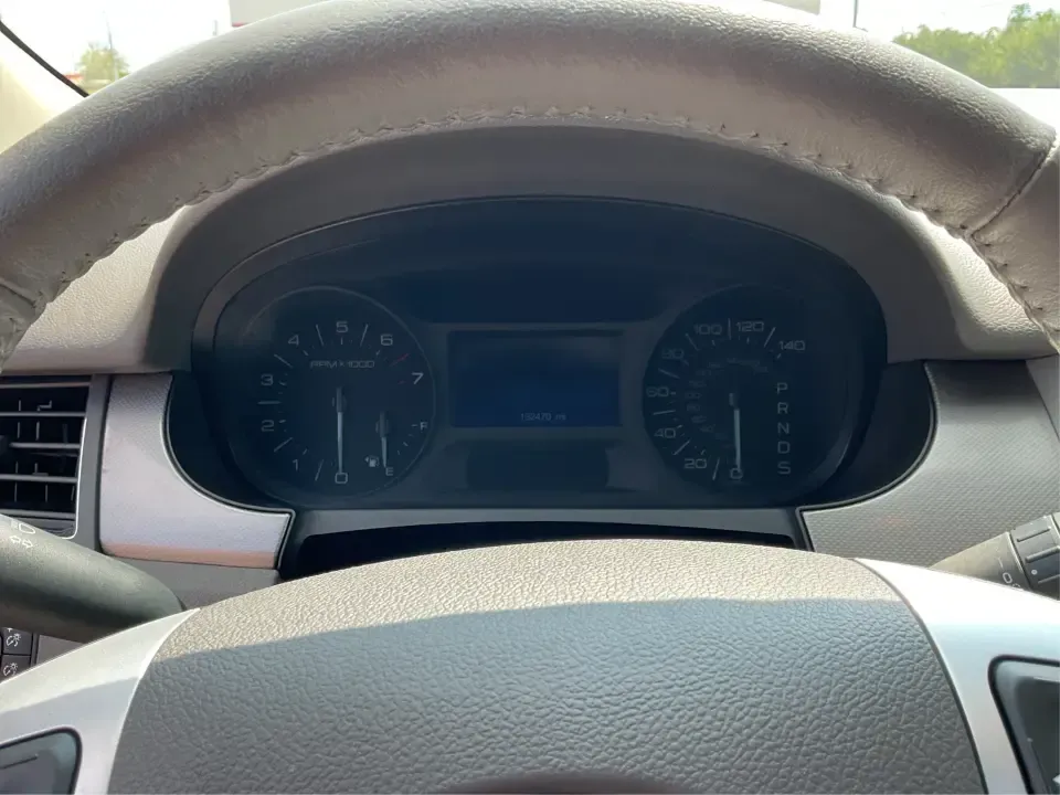 2013 Ford Edge SEL (2FMDK3JC0DB) with an 3.5L V6 DOHC 24V engine, 6-Speed Automatic transmission, located at 880 E. National Road, Vandalia, OH, 45377, (937) 908-9800, 39.891918, -84.183594 - **Explore New Horizons with the 2013 Ford Edge SEL Your Adventure Awaits!**<br /> <br /> Are you ready to elevate your daily commute or embark on weekend adventures with friends and family? The 2013 Ford Edge SEL is the versatile SUV that perfectly balances style, comfort, and capability, making it - Photo#15