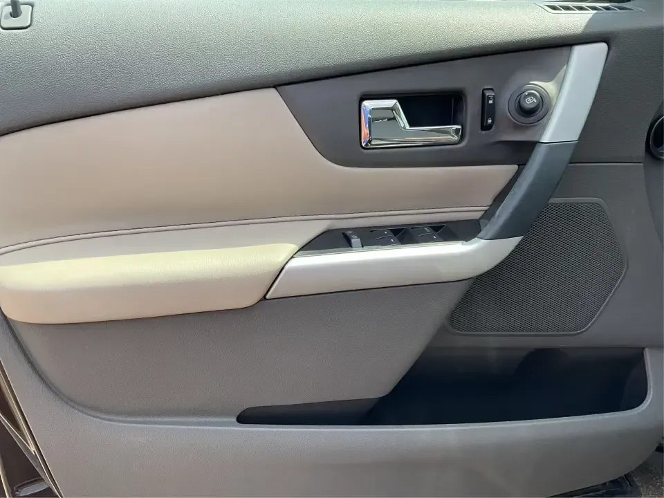 2013 Ford Edge SEL (2FMDK3JC0DB) with an 3.5L V6 DOHC 24V engine, 6-Speed Automatic transmission, located at 880 E. National Road, Vandalia, OH, 45377, (937) 908-9800, 39.891918, -84.183594 - **Explore New Horizons with the 2013 Ford Edge SEL Your Adventure Awaits!**<br /> <br /> Are you ready to elevate your daily commute or embark on weekend adventures with friends and family? The 2013 Ford Edge SEL is the versatile SUV that perfectly balances style, comfort, and capability, making it - Photo#19