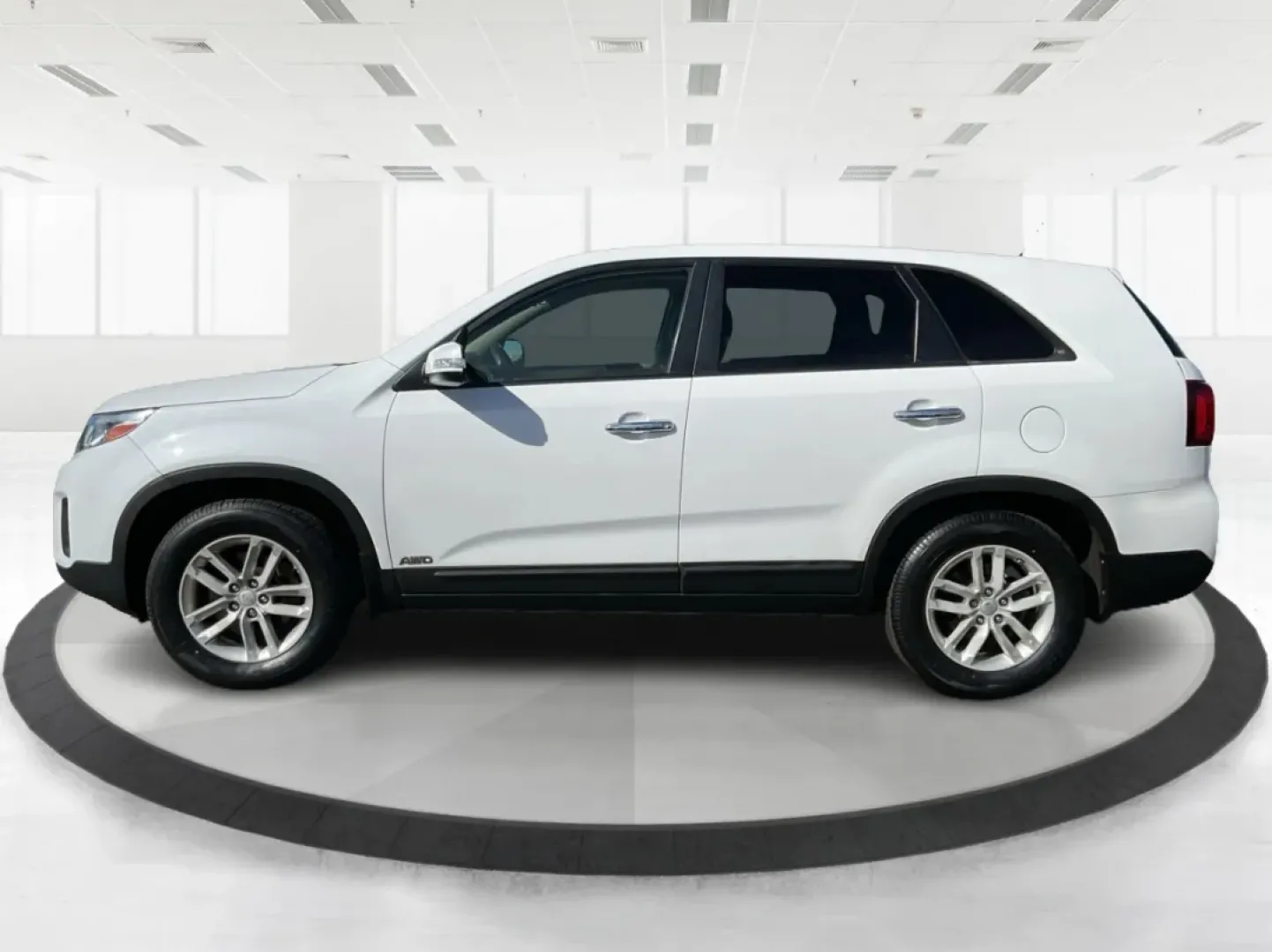 2015 Kia Sorento LX (5XYKTCA66FG) with an 2.4L I-4 gasoline direct injection engine, located at 1230 East Main St, Xenia, OH, 45385, (937) 908-9800, 39.688026, -83.910172 - Are you ready to elevate your family adventures or conquer your daily commutes? The 2015 Kia Sorento LX is the perfect companion for anyone seeking versatility, reliability, and comfort on the road. With ample space for growing families or weekend getaways, this SUV is designed to adapt to your life - Photo#5