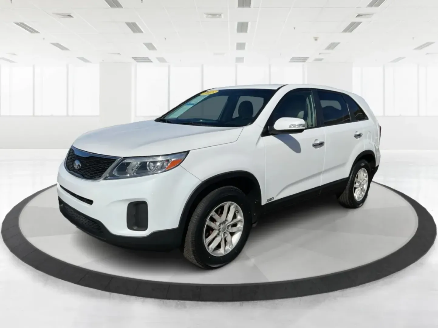 2015 Kia Sorento LX (5XYKTCA66FG) with an 2.4L I-4 gasoline direct injection engine, located at 1230 East Main St, Xenia, OH, 45385, (937) 908-9800, 39.688026, -83.910172 - Are you ready to elevate your family adventures or conquer your daily commutes? The 2015 Kia Sorento LX is the perfect companion for anyone seeking versatility, reliability, and comfort on the road. With ample space for growing families or weekend getaways, this SUV is designed to adapt to your life - Photo#8