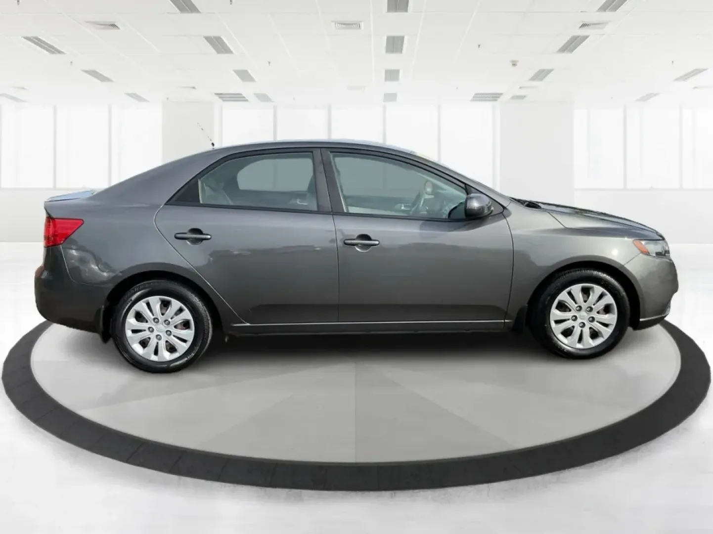 2013 Kia Forte EX (KNAFU4A27D5) with an 2L I-4 DOHC engine, located at 1230 East Main St, Xenia, OH, 45385, (937) 908-9800, 39.688026, -83.910172 - Are you searching for the perfect vehicle that seamlessly blends comfort, reliability, and affordability? Look no further than the 2013 Kia Forte EX, available now at Advantage Car and Credit in Xenia, OH. This stylish sedan is ideal for both daily commutes and weekend getaways, making it perfect fo - Photo#1