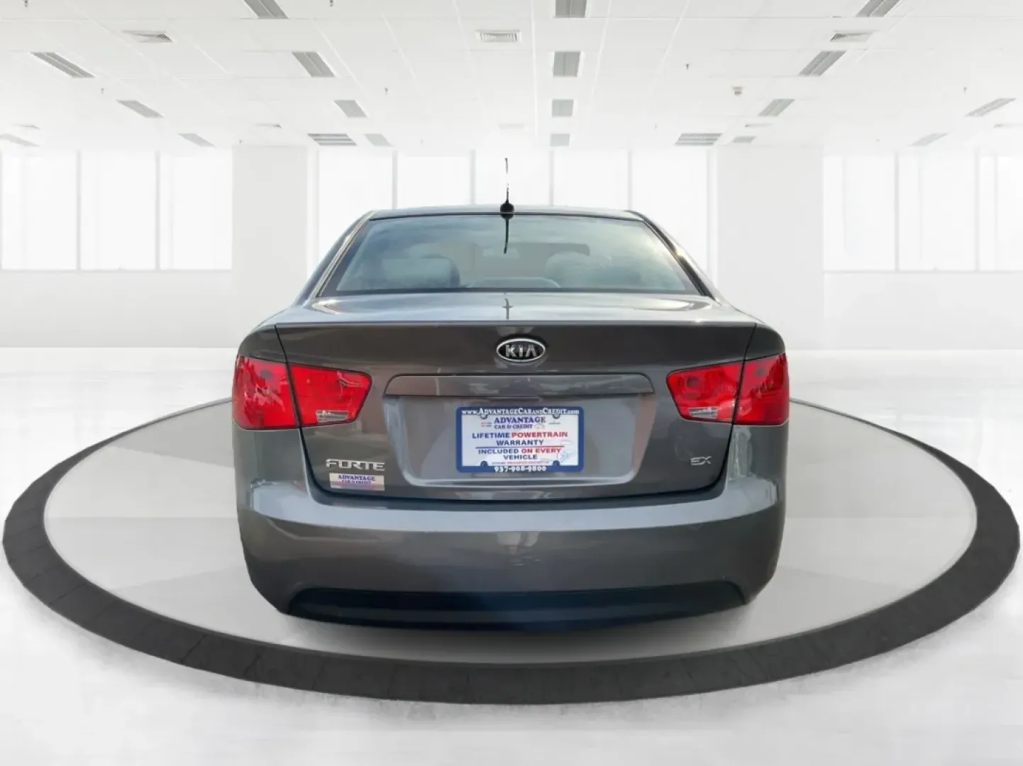 2013 Kia Forte EX (KNAFU4A27D5) with an 2L I-4 DOHC engine, located at 1230 East Main St, Xenia, OH, 45385, (937) 908-9800, 39.688026, -83.910172 - Are you searching for the perfect vehicle that seamlessly blends comfort, reliability, and affordability? Look no further than the 2013 Kia Forte EX, available now at Advantage Car and Credit in Xenia, OH. This stylish sedan is ideal for both daily commutes and weekend getaways, making it perfect fo - Photo#3