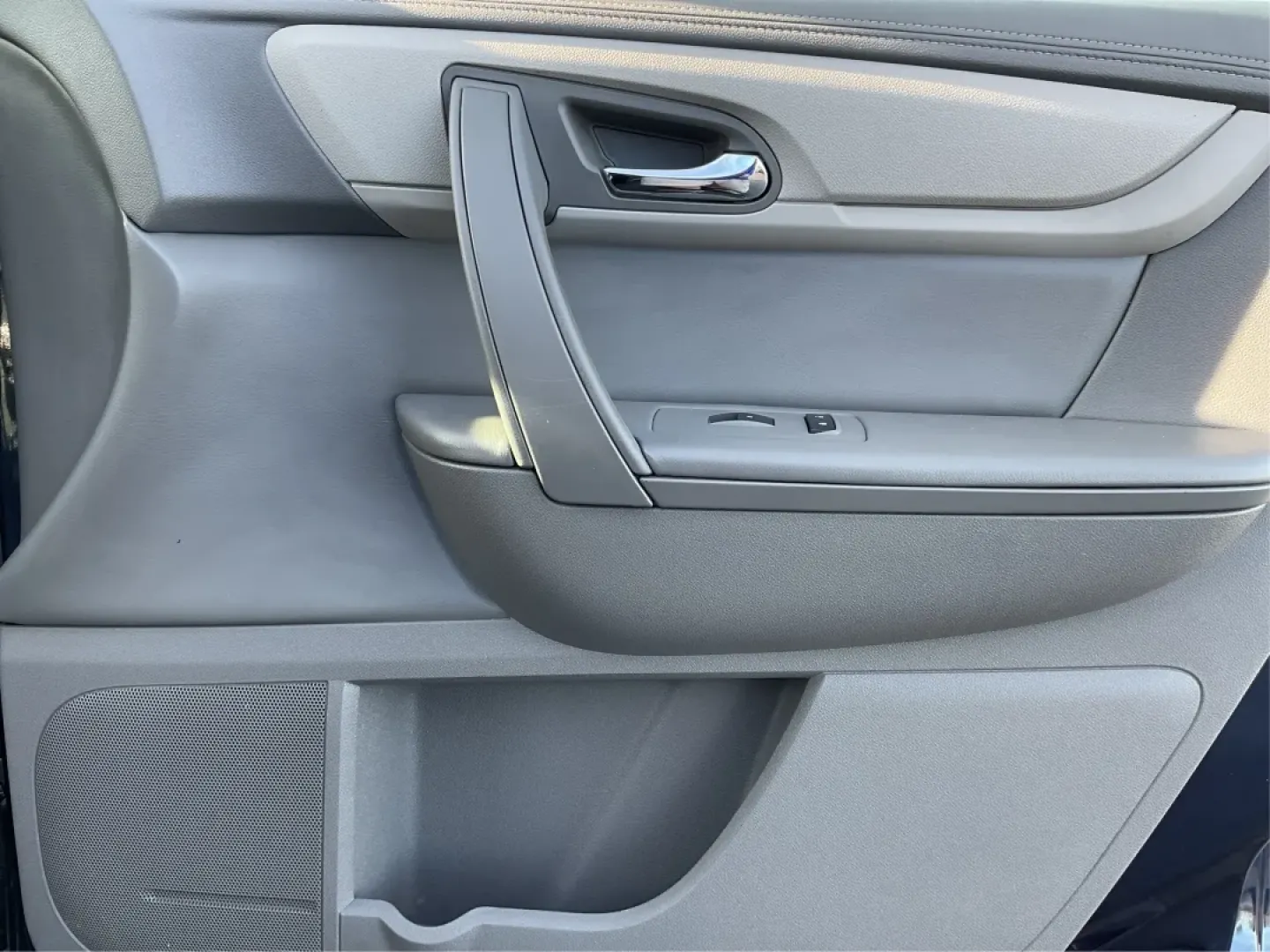 2017 Chevrolet Traverse LS (1GNKVFKD4HJ) with an 3.6L V-6 gasoline direct injection engine, located at 8750 N County Rd 25A, Piqua, OH, 45356, (937) 908-9800, 40.164391, -84.232513 - Experience the perfect blend of style and functionality with the 2017 Chevrolet Traverse LS, available at Advantage Car and Credit - Piqua. This versatile SUV is tailored for families on the go, weekend adventurers, or anyone seeking a reliable vehicle to navigate life's journeys. With spacious seat - Photo#20