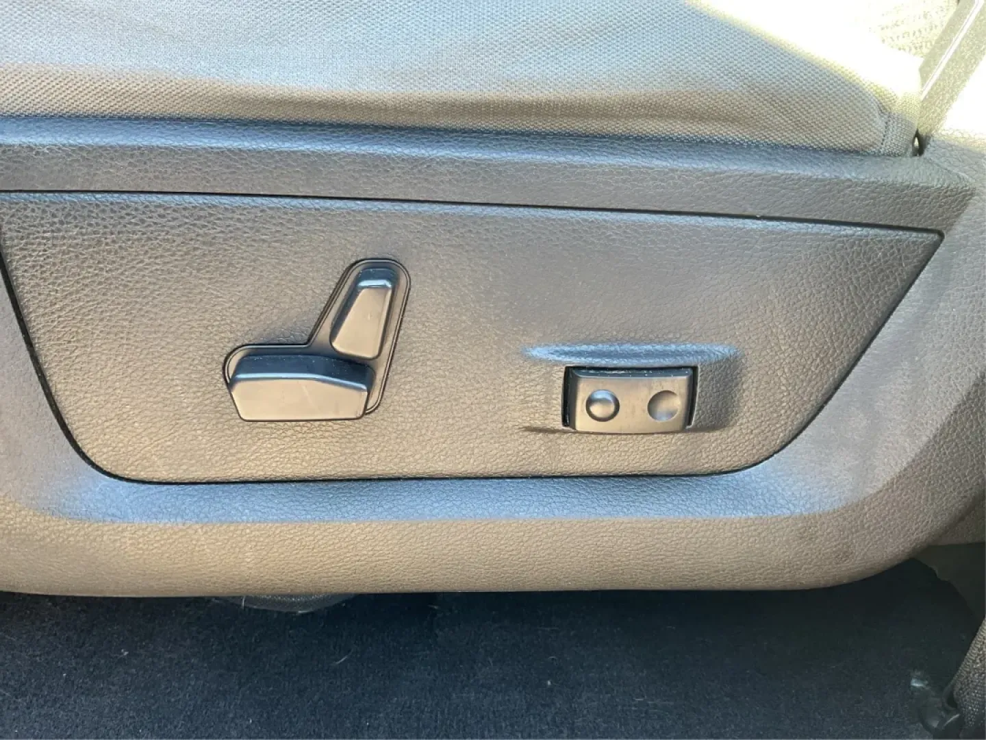 2019 Ram 1500 Big Horn Crew Cab 4x4 5'7 Box (1C6RR7LT9KS) with an HEMI 5.7L V-8 variable valve control engine, located at 401 Woodman Dr, Riverside, OH, 45431, (937) 908-9800, 39.760899, -84.123421 - **Elevate Your Adventures with the 2019 Ram 1500 Big Horn Crew Cab!** <br /> <br /> Are you ready to take on the world with a vehicle that perfectly balances work and play? The 2019 Ram 1500 Big Horn Crew Cab is the ultimate truck for those who crave both functionality and style. Whether you're load - Photo#17