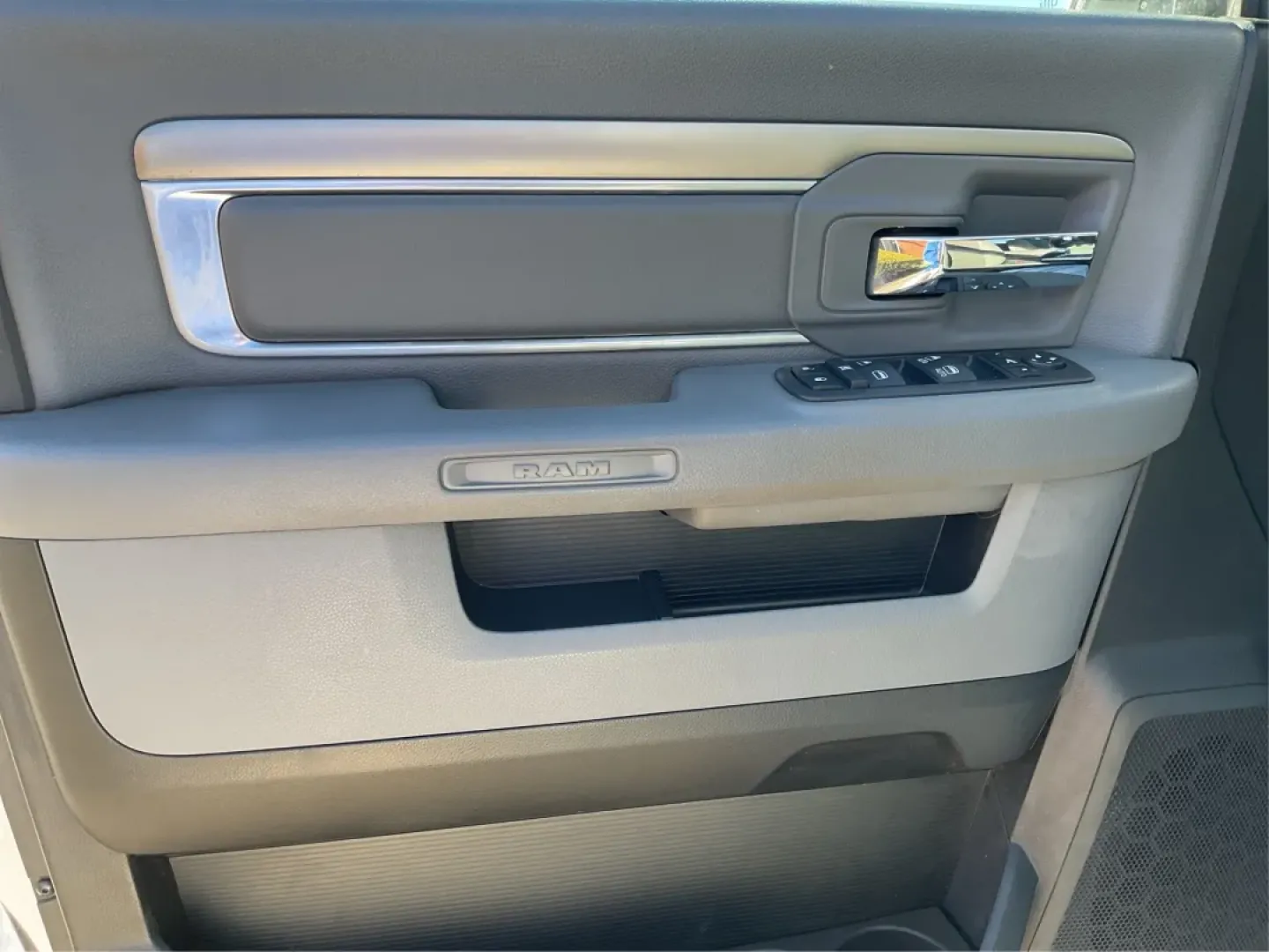 2019 Ram 1500 Big Horn Crew Cab 4x4 5'7 Box (1C6RR7LT9KS) with an HEMI 5.7L V-8 variable valve control engine, located at 401 Woodman Dr, Riverside, OH, 45431, (937) 908-9800, 39.760899, -84.123421 - **Elevate Your Adventures with the 2019 Ram 1500 Big Horn Crew Cab!** <br /> <br /> Are you ready to take on the world with a vehicle that perfectly balances work and play? The 2019 Ram 1500 Big Horn Crew Cab is the ultimate truck for those who crave both functionality and style. Whether you're load - Photo#18