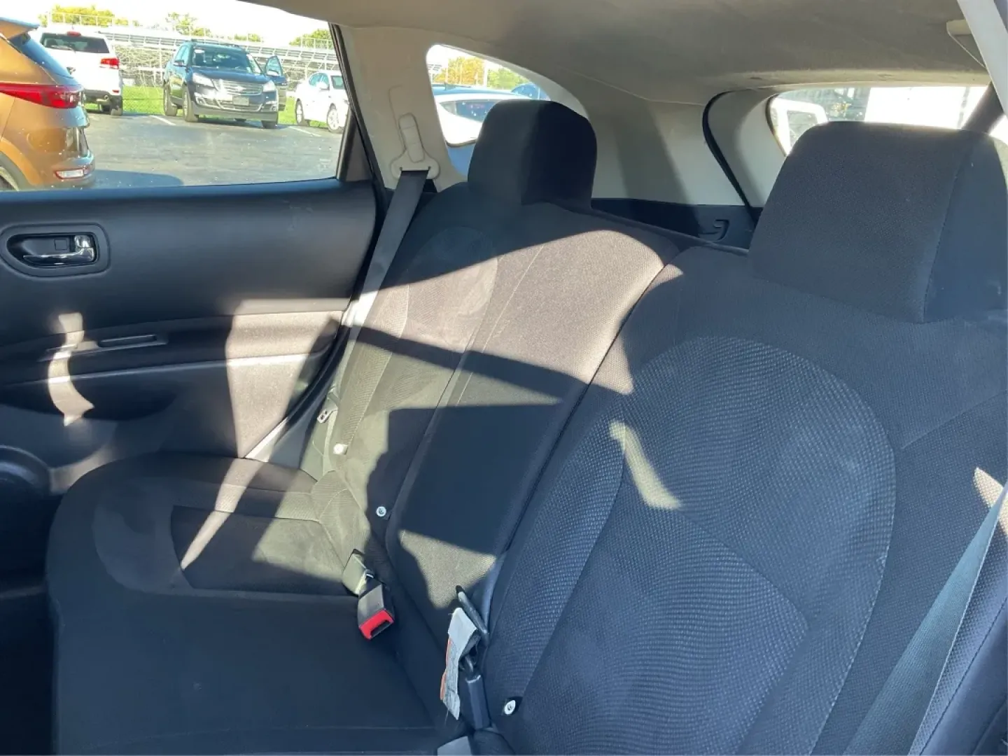 2015 Nissan Rogue S (JN8AS5MV2FW) with an 2.5L I-4 DOHC engine, located at 1184 Kauffman Ave, Fairborn, OH, 45324, (937) 908-9800, 39.807072, -84.030914 - One Owner - Photo#10