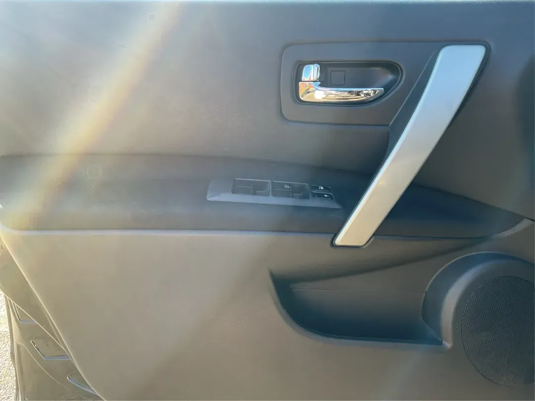 2015 Nissan Rogue S (JN8AS5MV2FW) with an 2.5L I-4 DOHC engine, located at 1184 Kauffman Ave, Fairborn, OH, 45324, (937) 908-9800, 39.807072, -84.030914 - Are you ready to elevate your daily commute or embark on spontaneous weekend getaways? The 2015 Nissan Rogue, available at Advantage Car and Credit in Troy, OH, is the perfect SUV for those who crave versatility and style. With its all-wheel drive and spacious interior, this vehicle is not just a mo - Photo#17