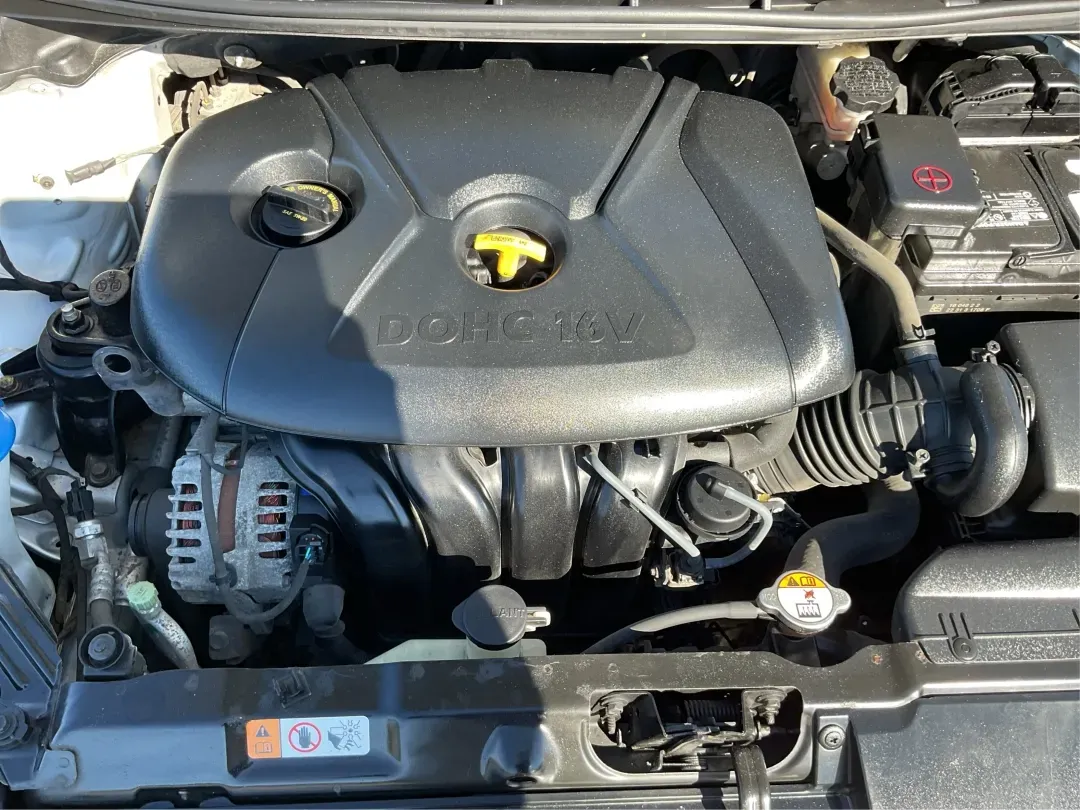 2014 Hyundai Elantra SE (KMHDH4AE8EU) with an Nu 1.8L I-4 DOHC engine, located at 4508 South Dixie Dr, Moraine, OH, 45439, (937) 908-9800, 39.689976, -84.218452 - Experience the freedom of the open road with the perfect blend of comfort and style in this stunning 2014 Hyundai Elantra SE! Whether you're commuting to work, running errands, or embarking on weekend adventures, this sedan is designed to elevate your driving experience. Located at Advantage Car and - Photo#11