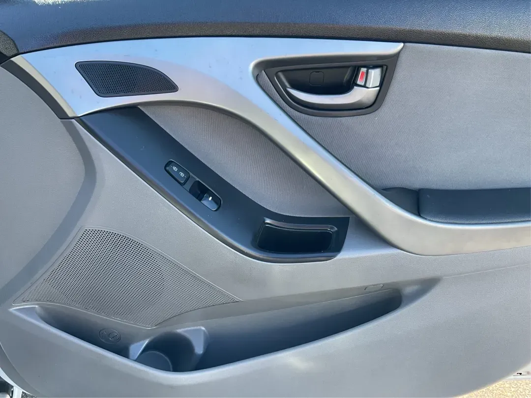 2014 Hyundai Elantra SE (KMHDH4AE8EU) with an Nu 1.8L I-4 DOHC engine, located at 4508 South Dixie Dr, Moraine, OH, 45439, (937) 908-9800, 39.689976, -84.218452 - Experience the freedom of the open road with the perfect blend of comfort and style in this stunning 2014 Hyundai Elantra SE! Whether you're commuting to work, running errands, or embarking on weekend adventures, this sedan is designed to elevate your driving experience. Located at Advantage Car and - Photo#18