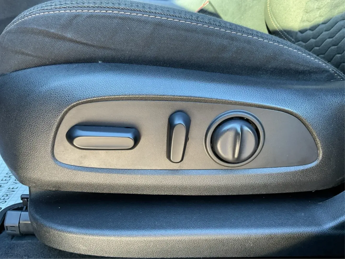 2019 Chevrolet Equinox LT (3GNAXKEV7KS) with an 1.5L I-4 gasoline direct injection engine, located at 8750 N County Rd 25A, Piqua, OH, 45356, (937) 908-9800, 40.164391, -84.232513 - **Adventure Awaits with the 2019 Chevrolet Equinox LT at Advantage Car and Credit Piqua, OH!**<br /> <br /> Are you ready to elevate your daily commute or embark on exciting weekend adventures? Look no further than this stunning 2019 Chevrolet Equinox LT, available at Advantage Car and Credit in Pi - Photo#18