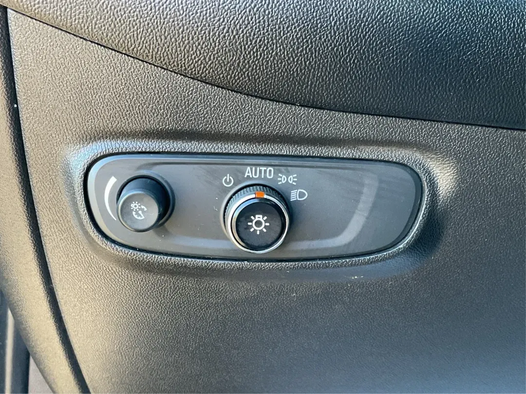 2019 Chevrolet Equinox LT (3GNAXKEV7KS) with an 1.5L I-4 gasoline direct injection engine, located at 1099 N County Rd 25A , Troy, OH, 45373, (937) 908-9800, 40.057079, -84.212883 - **Adventure Awaits with the 2019 Chevrolet Equinox LT at Advantage Car and Credit Piqua, OH!**<br /> <br /> Are you ready to elevate your daily commute or embark on exciting weekend adventures? Look no further than this stunning 2019 Chevrolet Equinox LT, available at Advantage Car and Credit in Pi - Photo#17