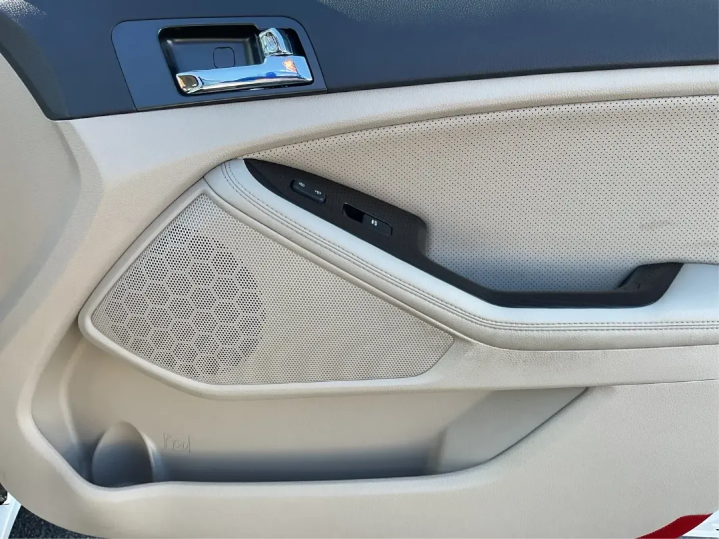 2012 Kia Optima EX (5XXGN4A70CG) with an 2.4L I-4 gasoline direct injection engine, located at 1951 S Dayton Lakeview Rd., New Carlisle, OH, 45344, (937) 908-9800, 39.890999, -84.050255 - Elevate your driving experience with this stunning 2012 Kia Optima EX, a perfect blend of style, comfort, and reliability. Ideal for budget-conscious buyers and growing families alike, this sedan is designed to meet your daily commuting needs while offering the space and features essential for both - Photo#19