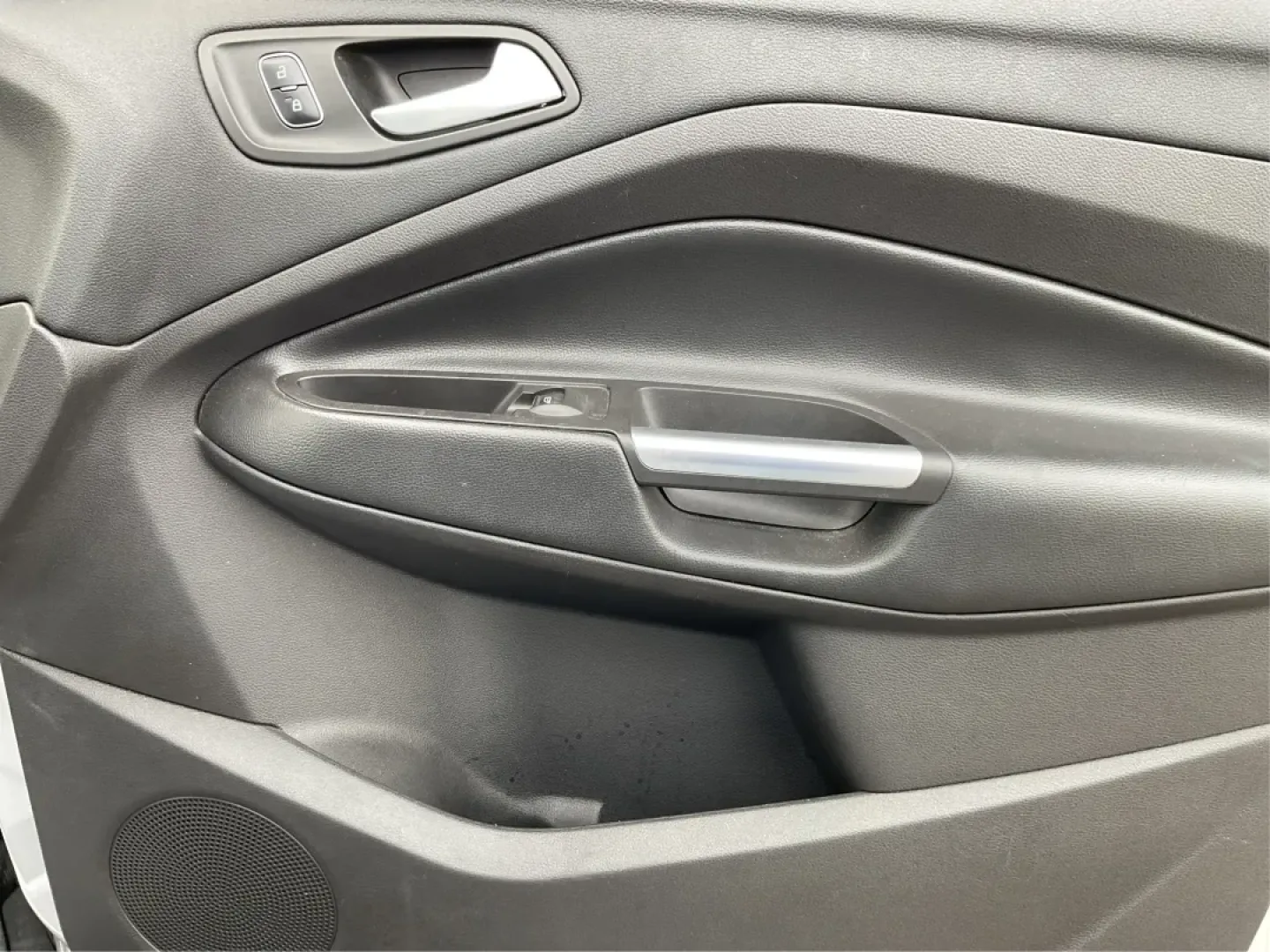 2018 Ford Escape SE (1FMCU0GD0JU) with an Other engine, located at 4508 South Dixie Dr, Moraine, OH, 45439, (937) 908-9800, 39.689976, -84.218452 - **Adventure Awaits: Your Perfect 2018 Ford Escape SE at Advantage Car and Credit Moraine**<br /> <br /> Are you ready to elevate your daily commute and weekend adventures? Discover a lifestyle of convenience and comfort with the 2018 Ford Escape SE available now at Advantage Car and Credit Moraine - Photo#20