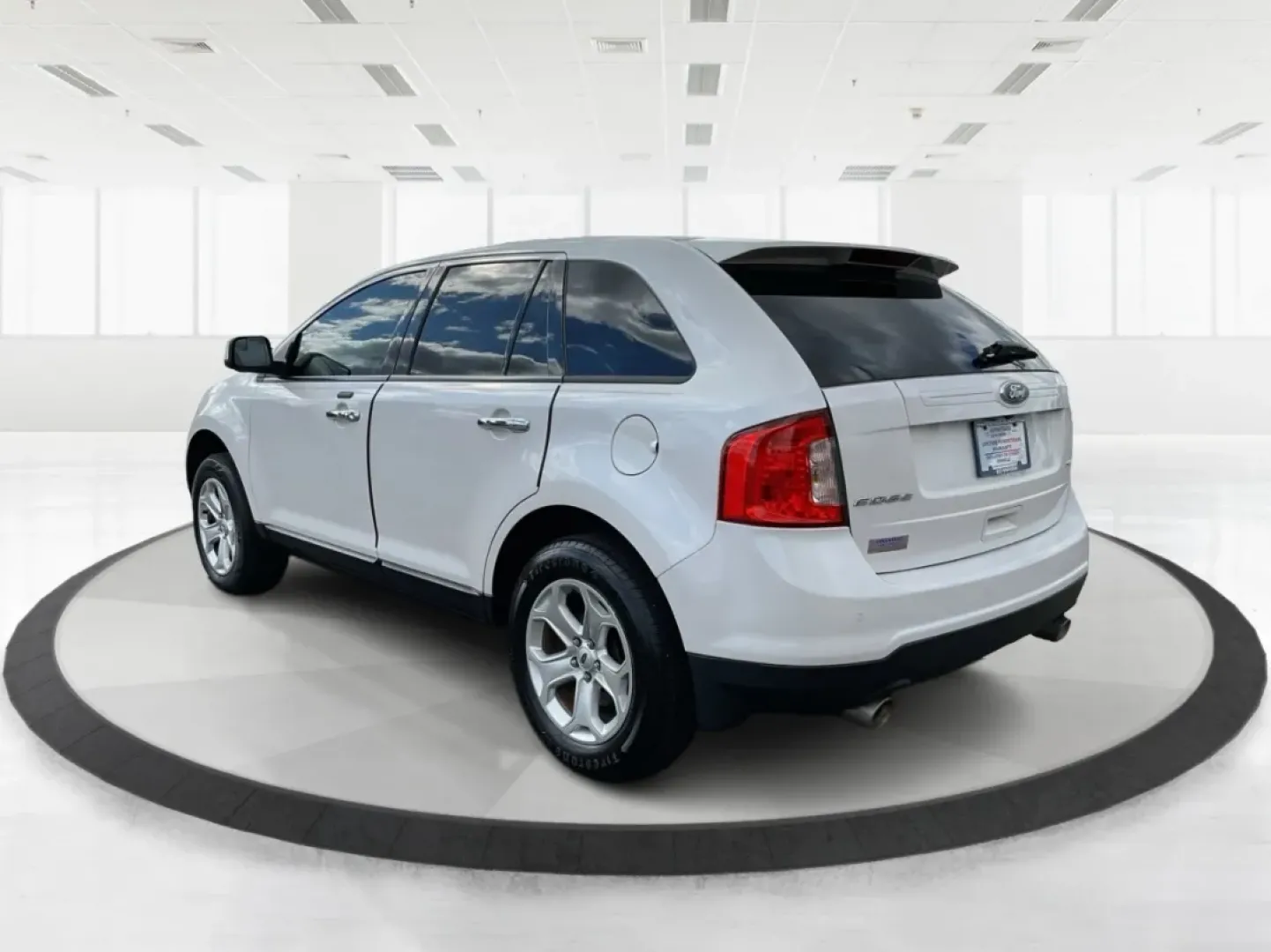 2011 Ford Edge SEL FWD (2FMDK3JC4BB) with an 3.5L V6 DOHC 24V engine, 6-Speed Automatic transmission, located at 401 Woodman Dr, Riverside, OH, 45431, (937) 908-9800, 39.760899, -84.123421 - **Experience the Ultimate Family Adventure with the 2011 Ford Edge SEL at Advantage Car and Credit - Riverside!**<br /> <br /> Are you ready to embark on your next family road trip or weekend adventure? The 2011 Ford Edge SEL is your perfect companion for all of life's journeys, whether you're headi - Photo#4