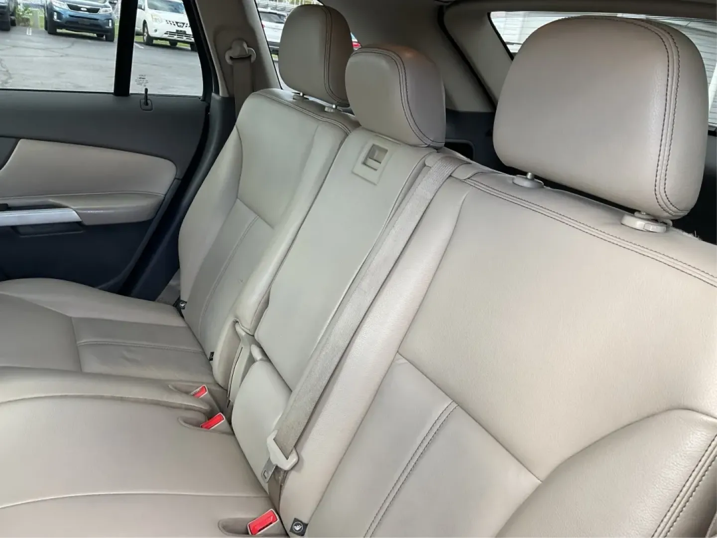 2011 Ford Edge SEL FWD (2FMDK3JC4BB) with an 3.5L V6 DOHC 24V engine, 6-Speed Automatic transmission, located at 401 Woodman Dr, Riverside, OH, 45431, (937) 908-9800, 39.760899, -84.123421 - **Experience the Ultimate Family Adventure with the 2011 Ford Edge SEL at Advantage Car and Credit - Riverside!**<br /> <br /> Are you ready to embark on your next family road trip or weekend adventure? The 2011 Ford Edge SEL is your perfect companion for all of life's journeys, whether you're headi - Photo#10