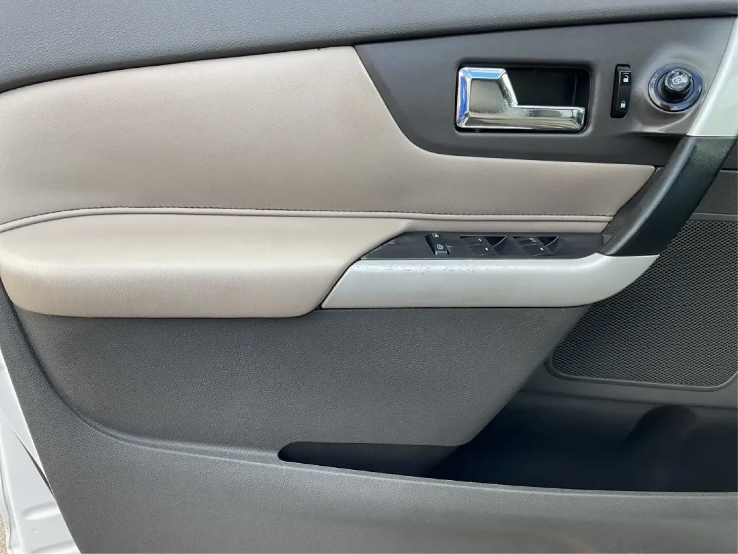 2011 Ford Edge SEL FWD (2FMDK3JC4BB) with an 3.5L V6 DOHC 24V engine, 6-Speed Automatic transmission, located at 401 Woodman Dr, Riverside, OH, 45431, (937) 908-9800, 39.760899, -84.123421 - **Experience the Ultimate Family Adventure with the 2011 Ford Edge SEL at Advantage Car and Credit - Riverside!**<br /> <br /> Are you ready to embark on your next family road trip or weekend adventure? The 2011 Ford Edge SEL is your perfect companion for all of life's journeys, whether you're headi - Photo#19