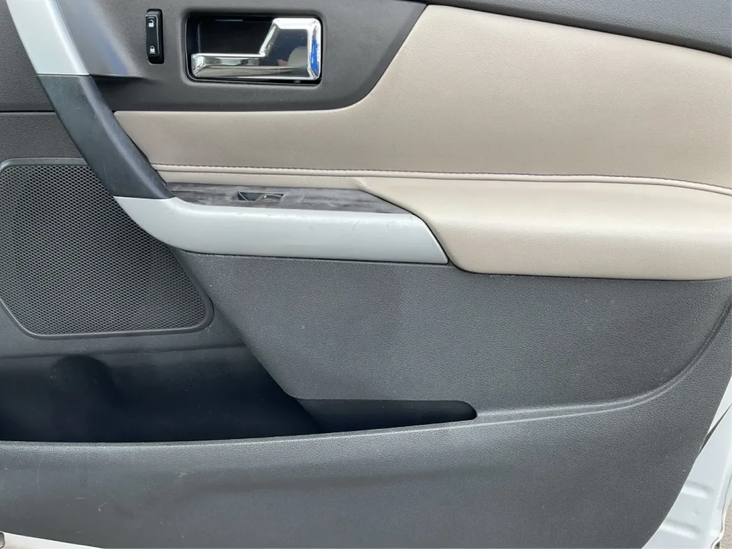 2011 Ford Edge SEL FWD (2FMDK3JC4BB) with an 3.5L V6 DOHC 24V engine, 6-Speed Automatic transmission, located at 401 Woodman Dr, Riverside, OH, 45431, (937) 908-9800, 39.760899, -84.123421 - **Experience the Ultimate Family Adventure with the 2011 Ford Edge SEL at Advantage Car and Credit - Riverside!**<br /> <br /> Are you ready to embark on your next family road trip or weekend adventure? The 2011 Ford Edge SEL is your perfect companion for all of life's journeys, whether you're headi - Photo#20