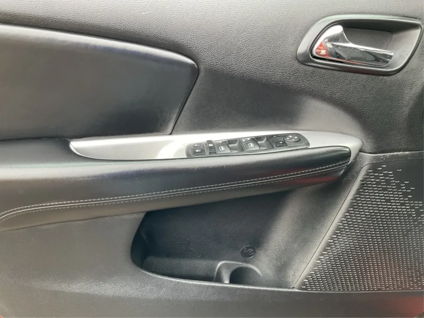 2012 Dodge Journey SE/AVP (3C4PDCAB8CT) with an 2.4L I-4 DOHC engine, located at 880 E. National Road, Vandalia, OH, 45377, (937) 908-9800, 39.891918, -84.183594 - **Discover the Perfect Family SUV: 2012 Dodge Journey at Advantage Car and Credit - Vandalia**<br /> <br /> Are you in search of a reliable family SUV that balances comfort, space, and affordability? Look no further than this striking 2012 Dodge Journey, available now at Advantage Car and Credit, lo - Photo#17