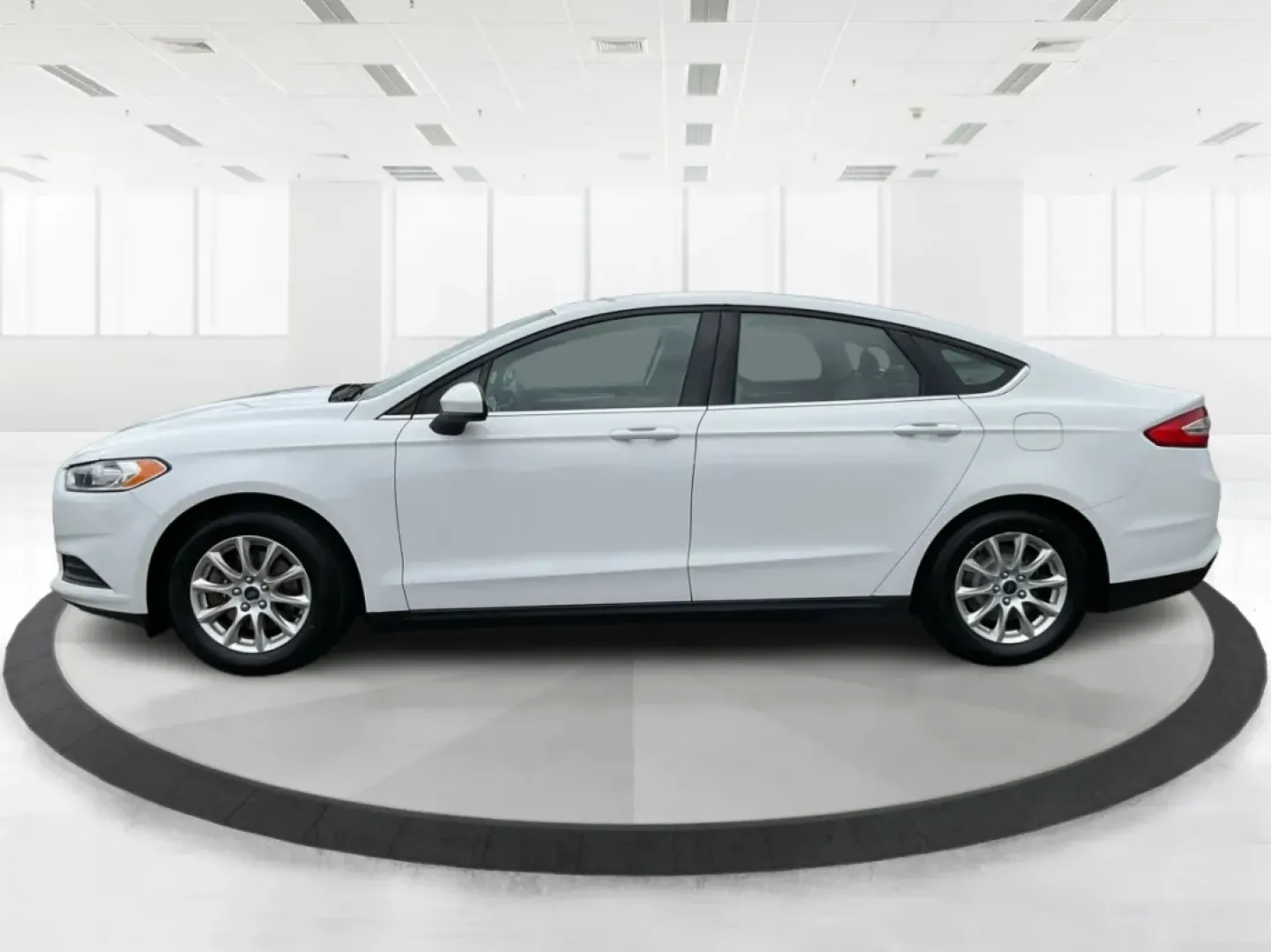 2016 Ford Fusion S (1FA6P0G70G5) with an Duratec 2.5L I-4 DOHC engine, located at 880 E. National Road, Vandalia, OH, 45377, (937) 908-9800, 39.891918, -84.183594 - **Discover Your Next Adventure in the 2016 Ford Fusion at Advantage Car and Credit** <br /> <br /> Are you looking for a reliable sedan that seamlessly fits into your active lifestyle? Whether you have a growing family, a long daily commute, or just love weekend getaways, the 2016 Ford Fusion is you - Photo#5