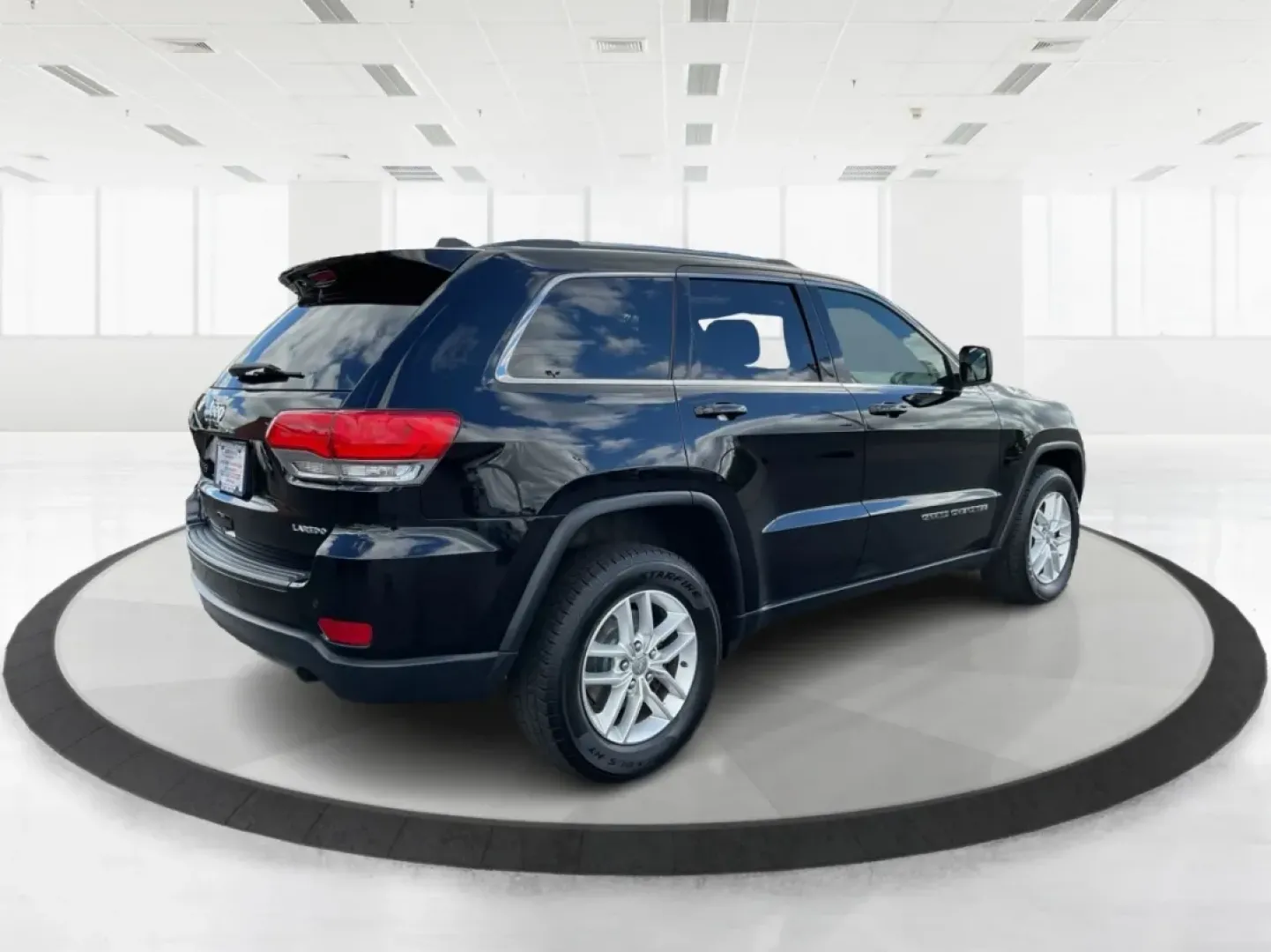 2017 Jeep Grand Cherokee Laredo 4x4 (1C4RJFAGXHC) with an Pentastar 3.6L V-6 DOHC engine, located at 8750 N County Rd 25A, Piqua, OH, 45356, (937) 908-9800, 40.164391, -84.232513 - **Adventure Awaits with This 2017 Jeep Grand Cherokee Laredo 4x4**<br /> <br /> Are you ready to elevate your lifestyle with a vehicle that embodies both adventure and everyday practicality? The 2017 Jeep Grand Cherokee Laredo 4x4 from Advantage Car and Credit in Piqua, OH, is perfect for those who - Photo#2