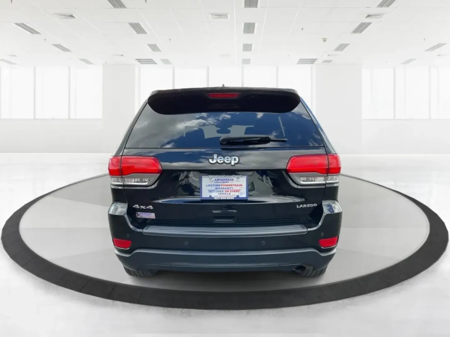 2017 Jeep Grand Cherokee Laredo 4x4 (1C4RJFAGXHC) with an Pentastar 3.6L V-6 DOHC engine, located at 8750 N County Rd 25A, Piqua, OH, 45356, (937) 908-9800, 40.164391, -84.232513 - **Adventure Awaits with This 2017 Jeep Grand Cherokee Laredo 4x4**<br /> <br /> Are you ready to elevate your lifestyle with a vehicle that embodies both adventure and everyday practicality? The 2017 Jeep Grand Cherokee Laredo 4x4 from Advantage Car and Credit in Piqua, OH, is perfect for those who - Photo#3